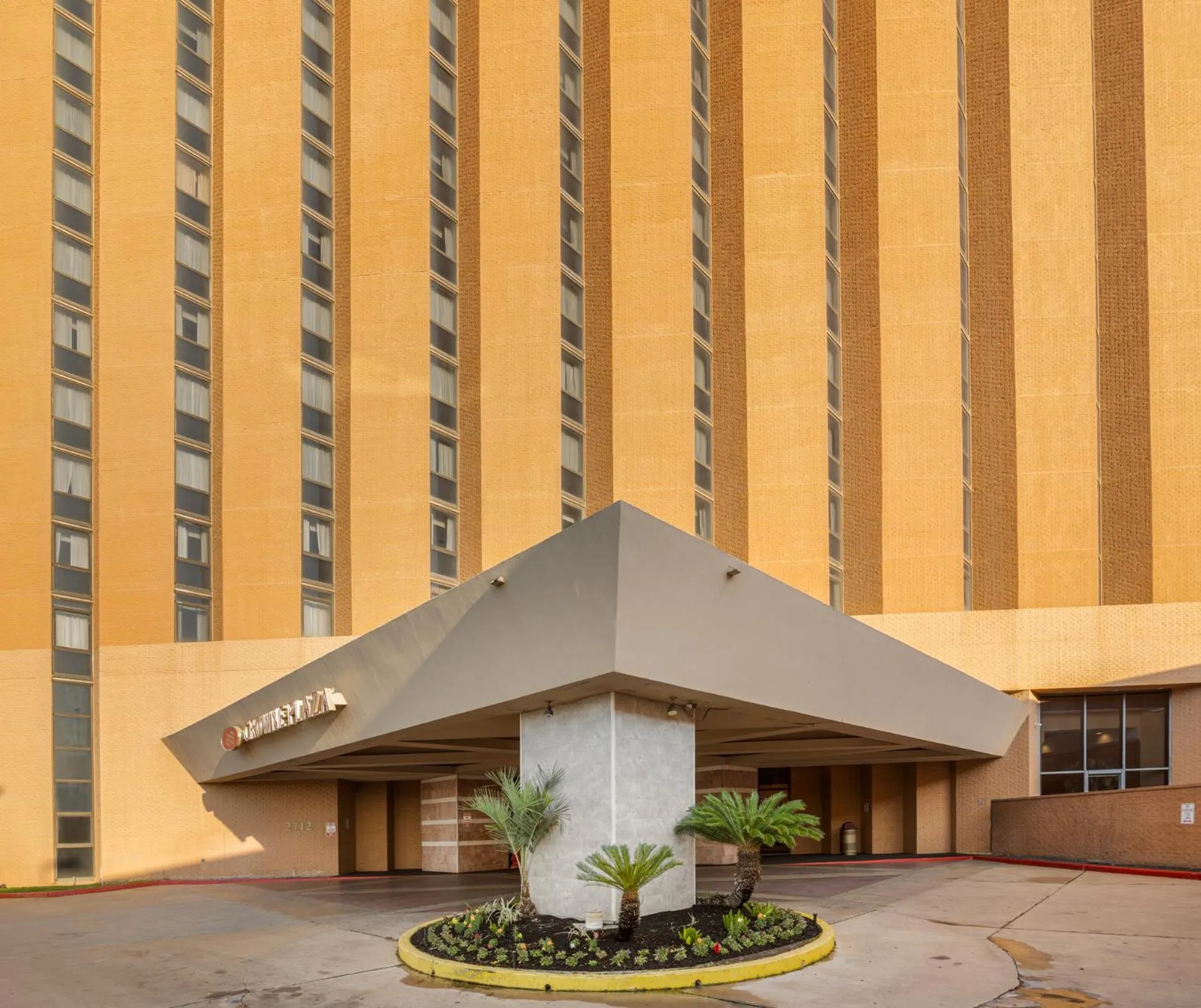 Facade/entrance in Crowne Plaza Houston Med Ctr-Galleria Area by IHG