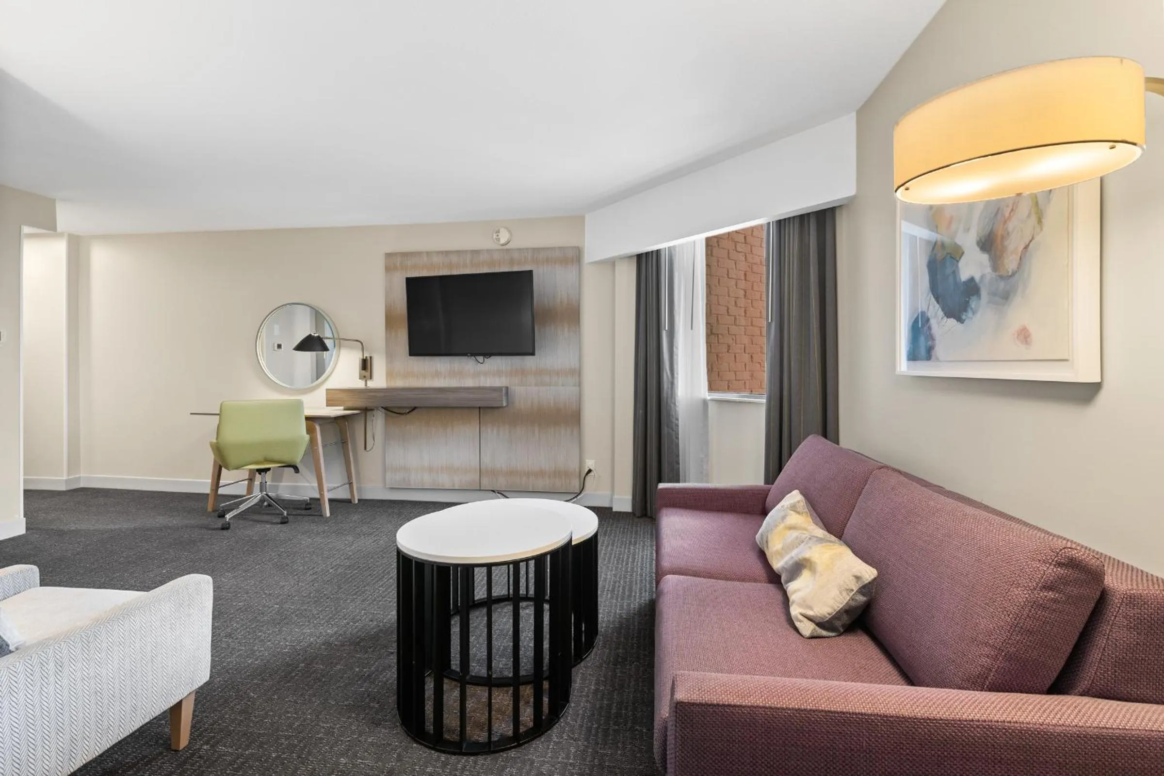 Living room in Crowne Plaza Houston Med Ctr-Galleria Area by IHG