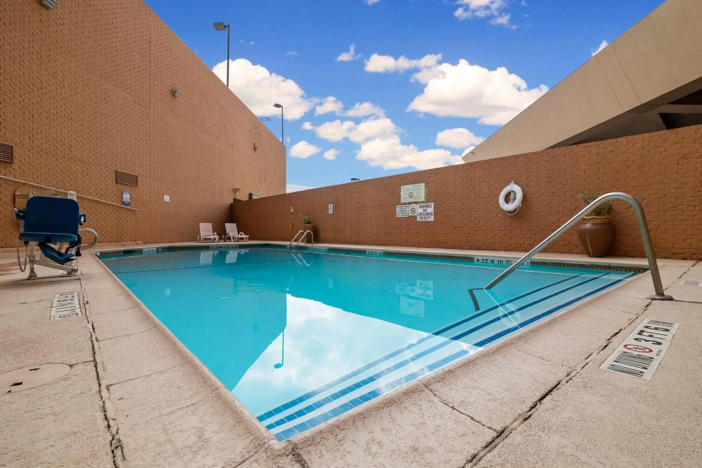 Swimming pool in Crowne Plaza Houston Med Ctr-Galleria Area by IHG