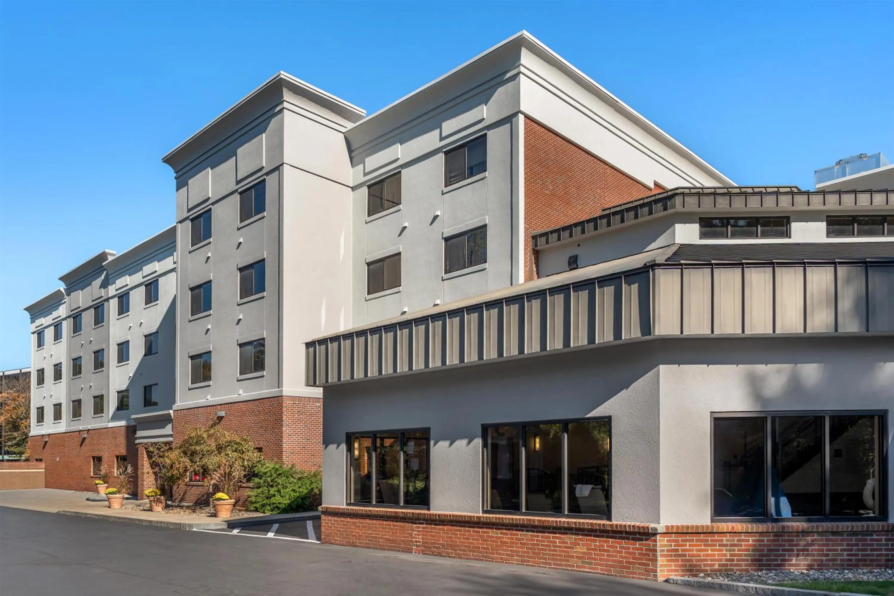 Property building in Hampton Inn Albany-Western Ave/University Area, NY