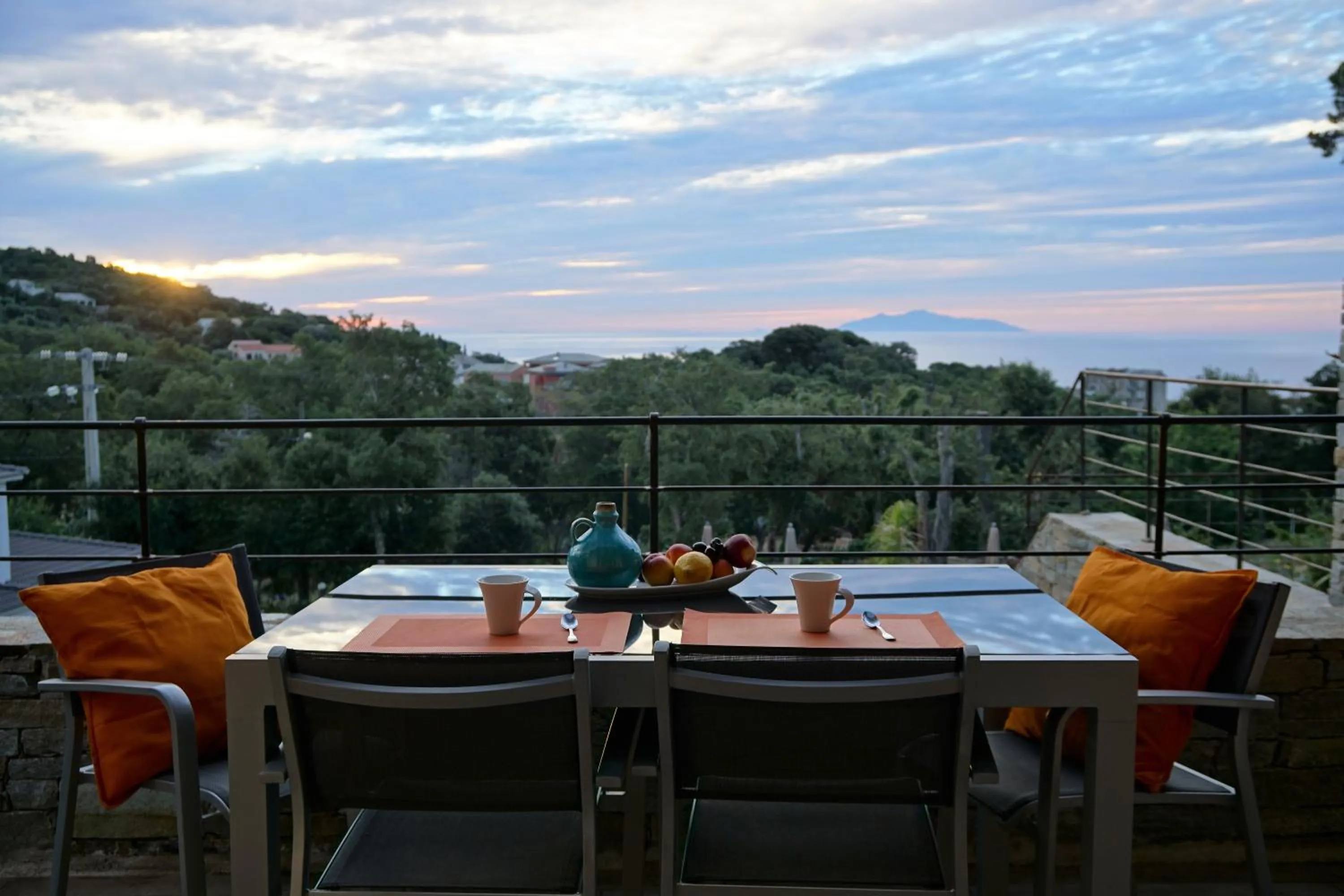 Patio in Suites in Erbalunga