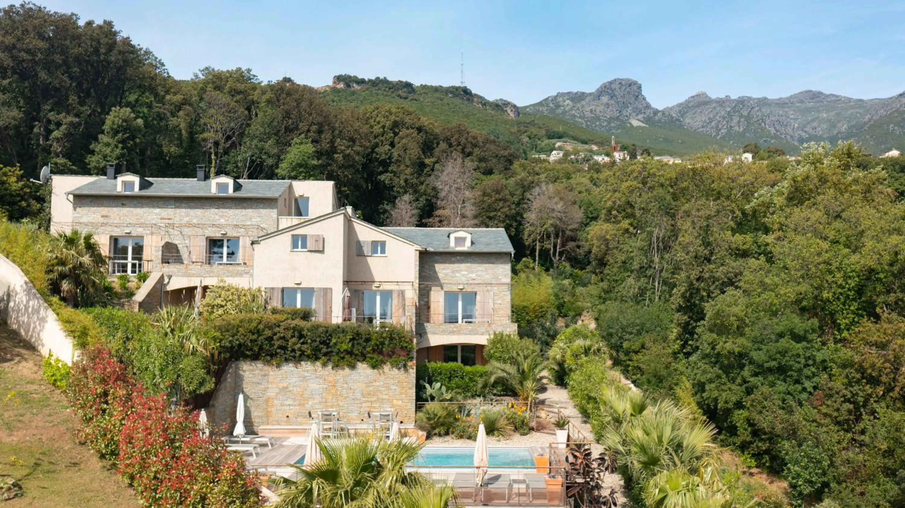 Property building in Suites in Erbalunga