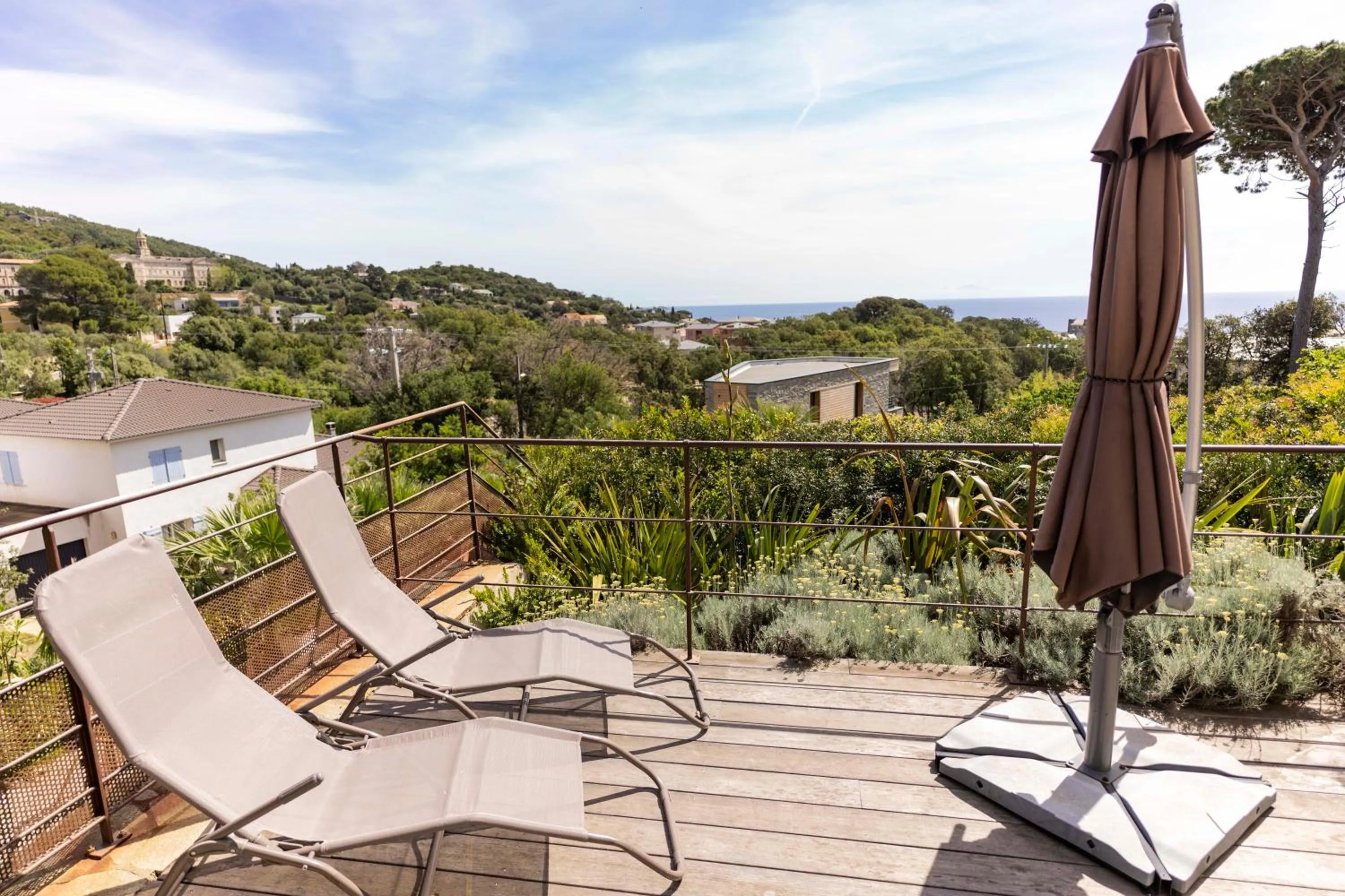 Patio in Suites in Erbalunga