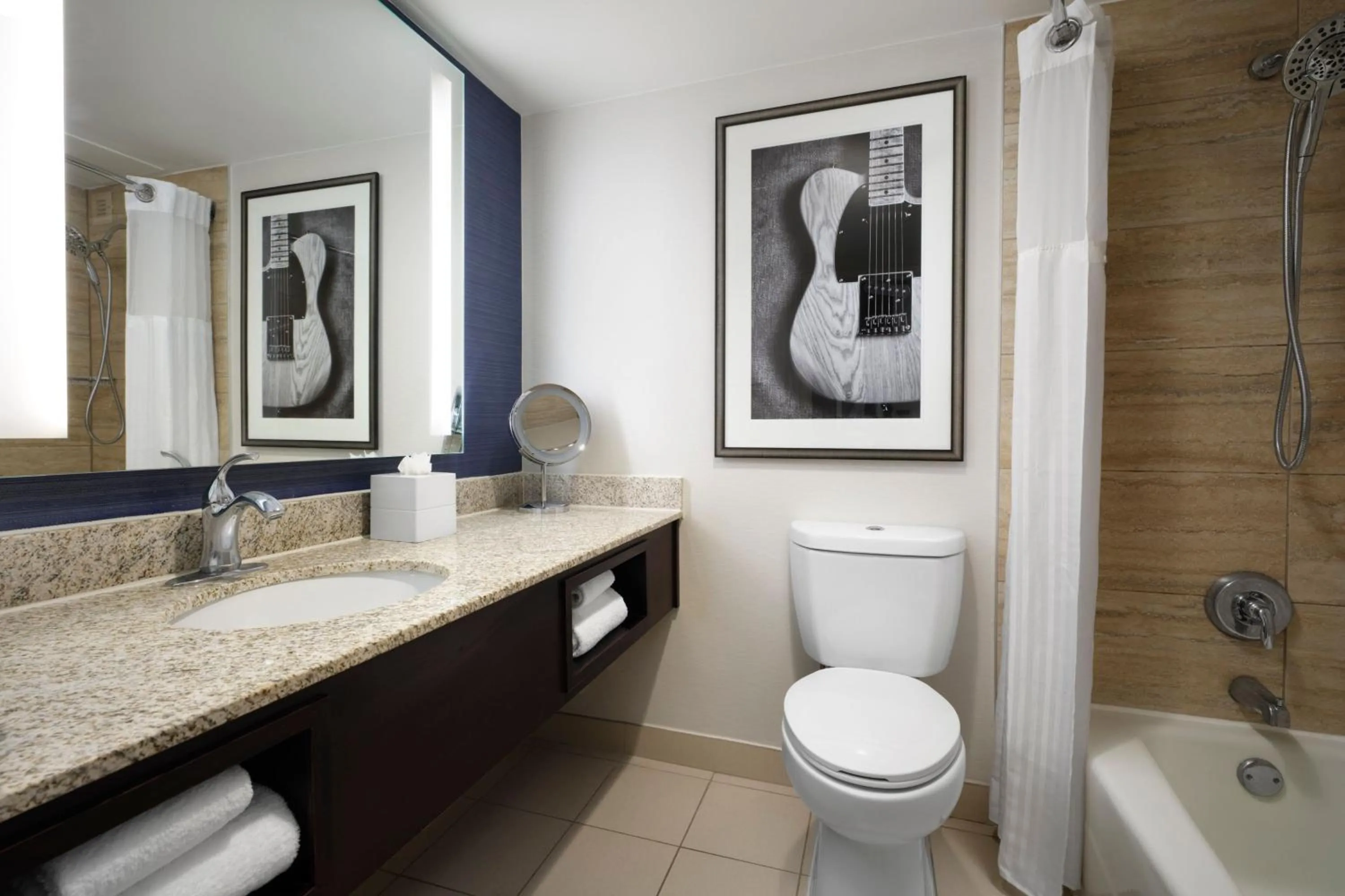 Bathroom in Nashville Airport Marriott