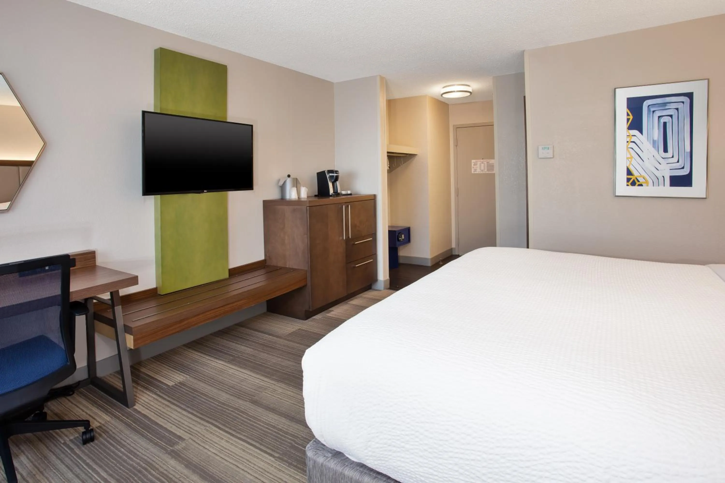 Bed in Holiday Inn Express Nashville Airport by IHG