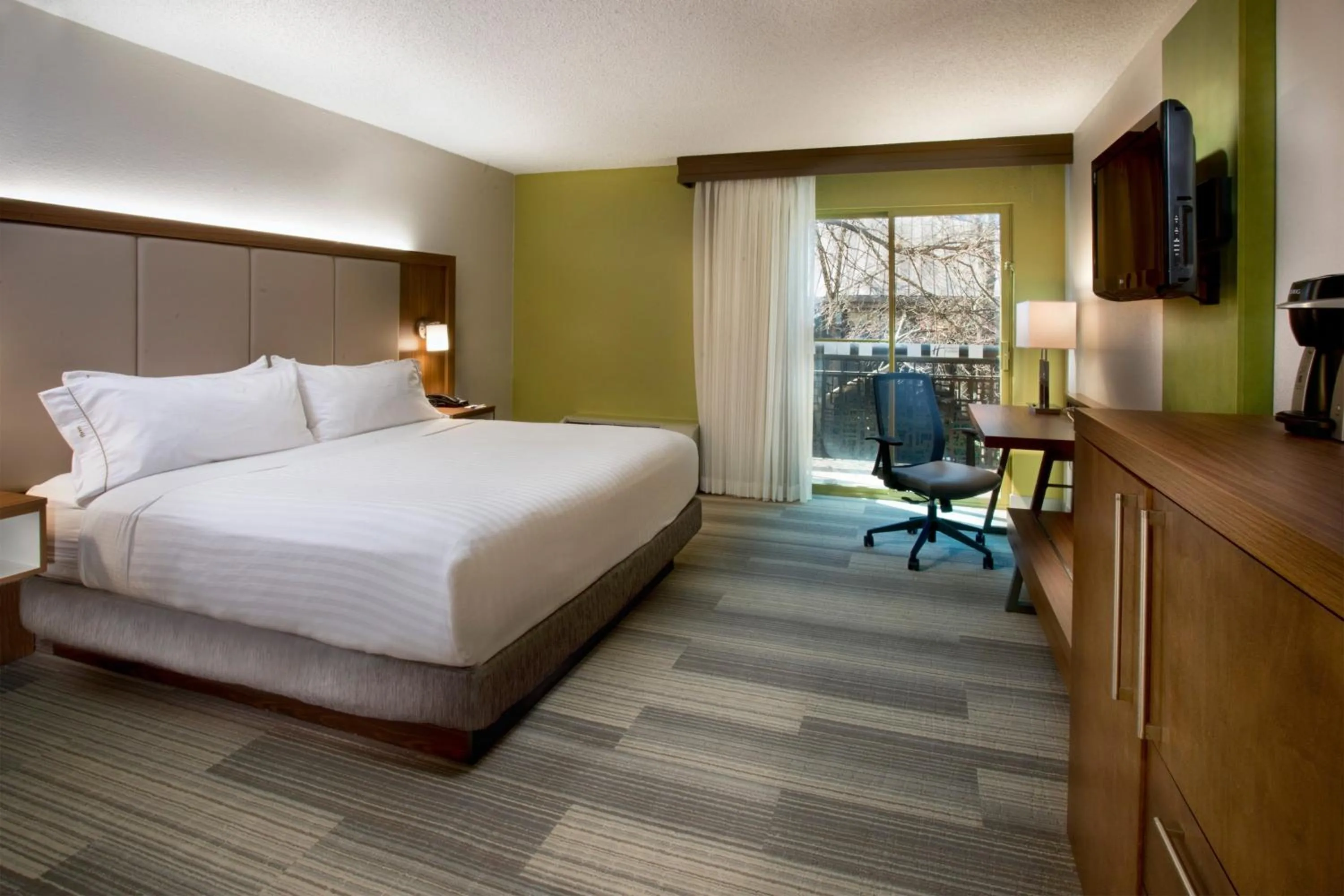 Photo of the whole room, Bed in Holiday Inn Express Nashville Airport by IHG