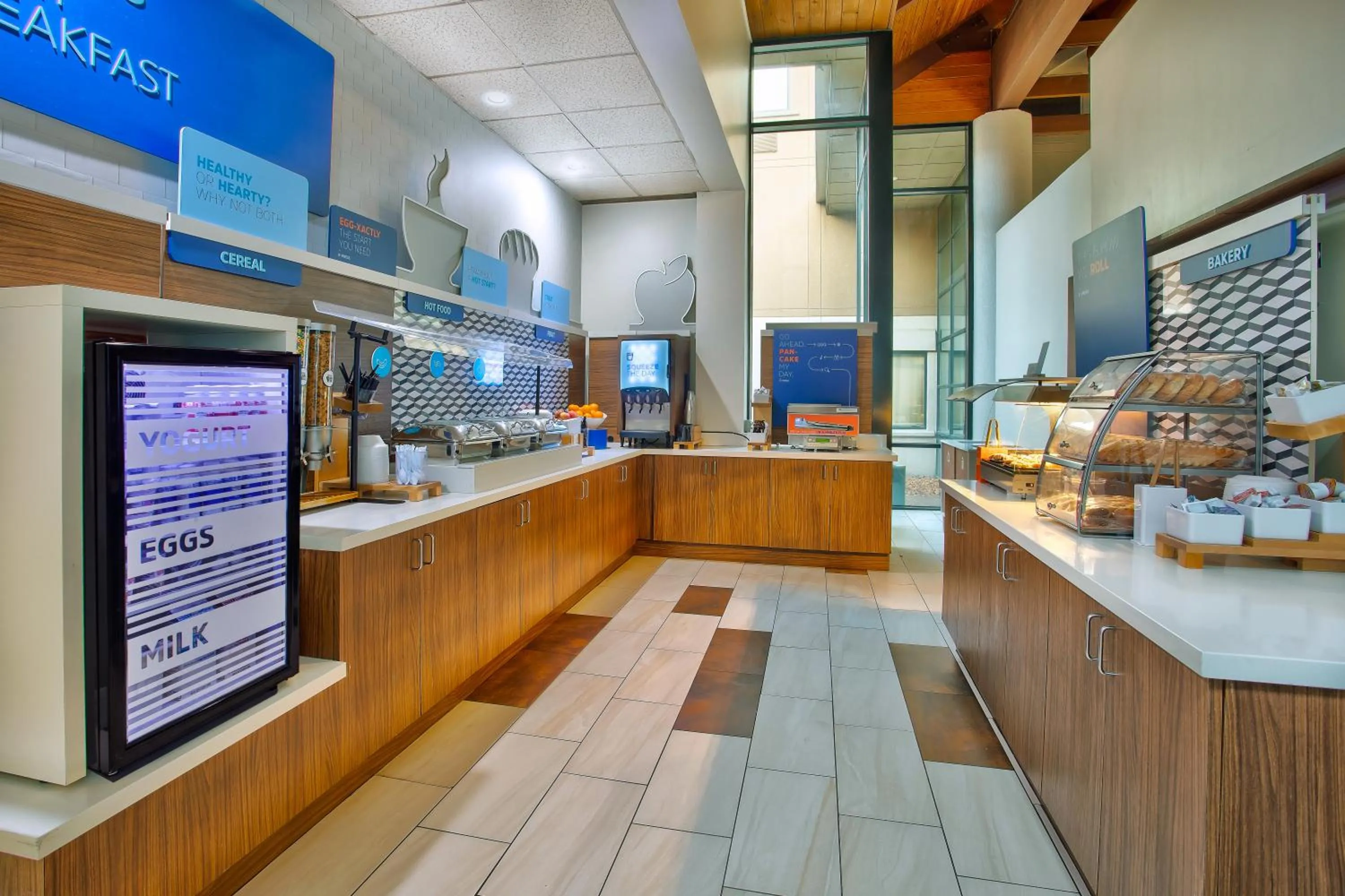 Food and drinks in Holiday Inn Express Nashville Airport by IHG