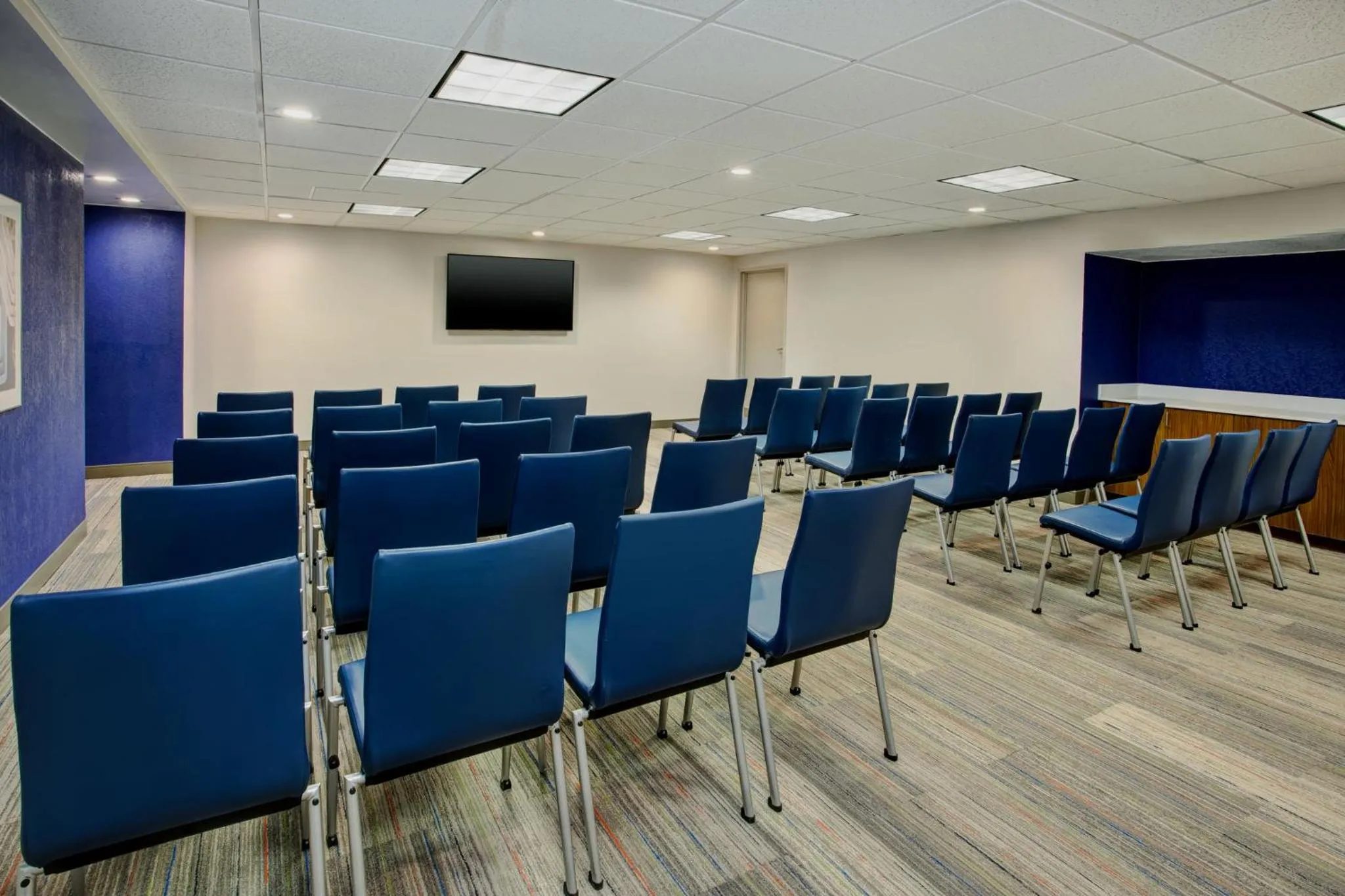 Meeting/conference room in Holiday Inn Express Nashville Airport by IHG