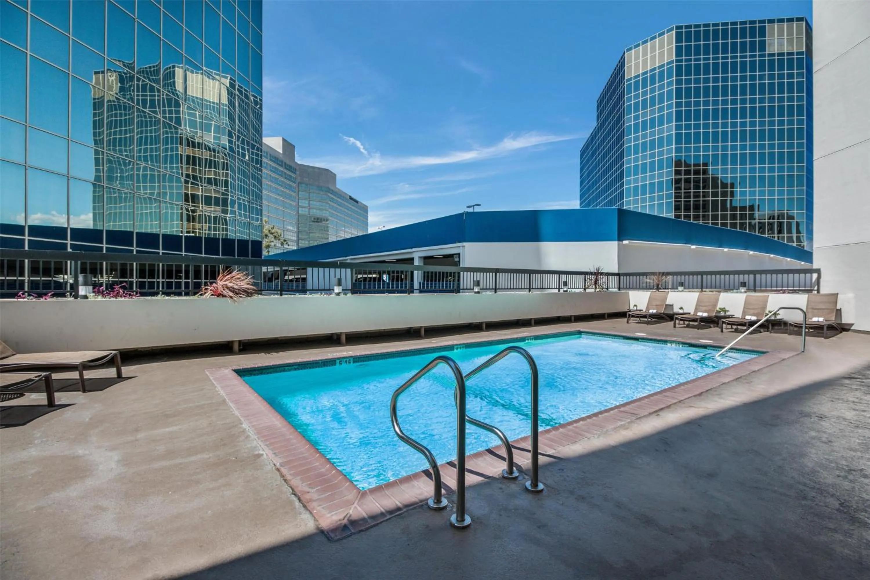 Pool view in Sonesta Los Angeles Airport LAX