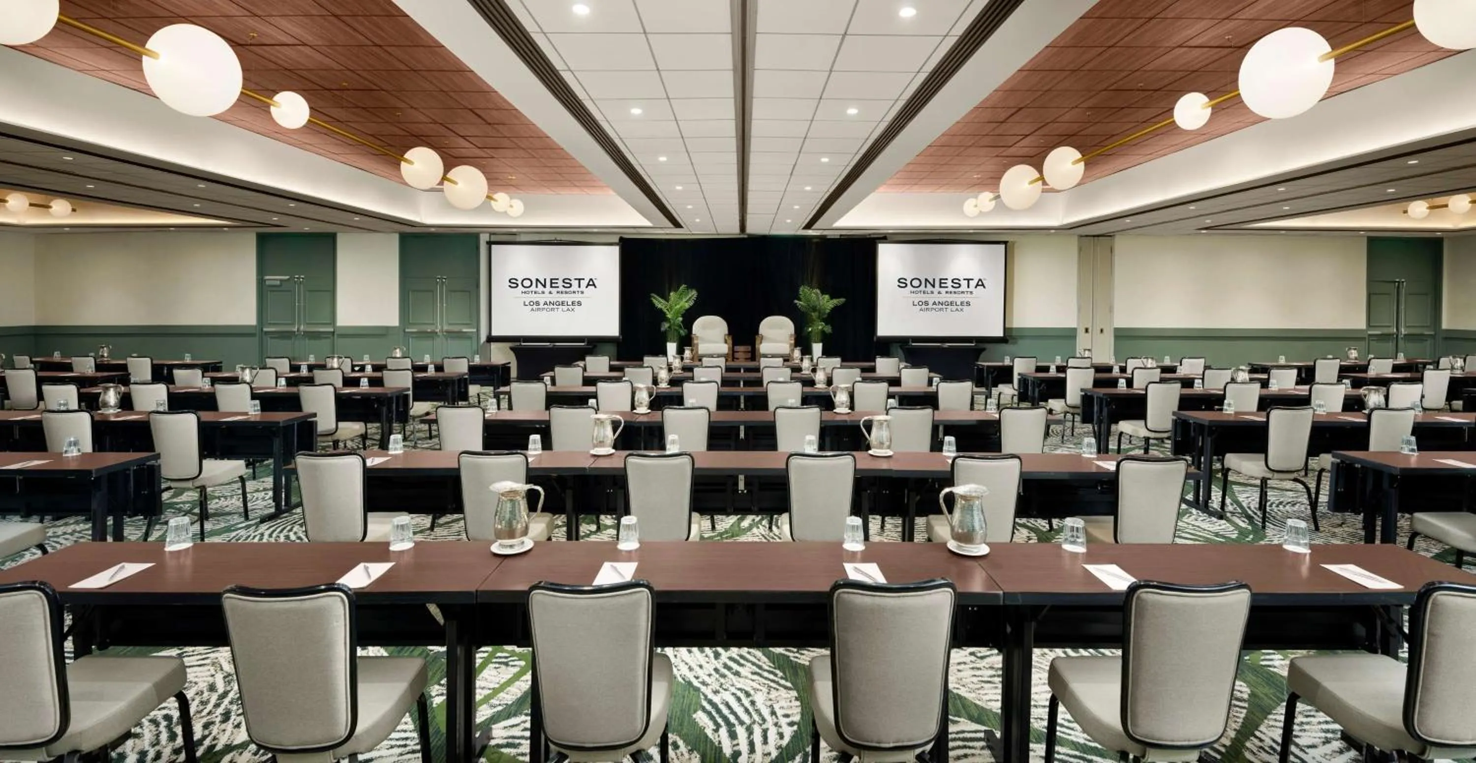 Meeting/conference room in Sonesta Los Angeles Airport LAX