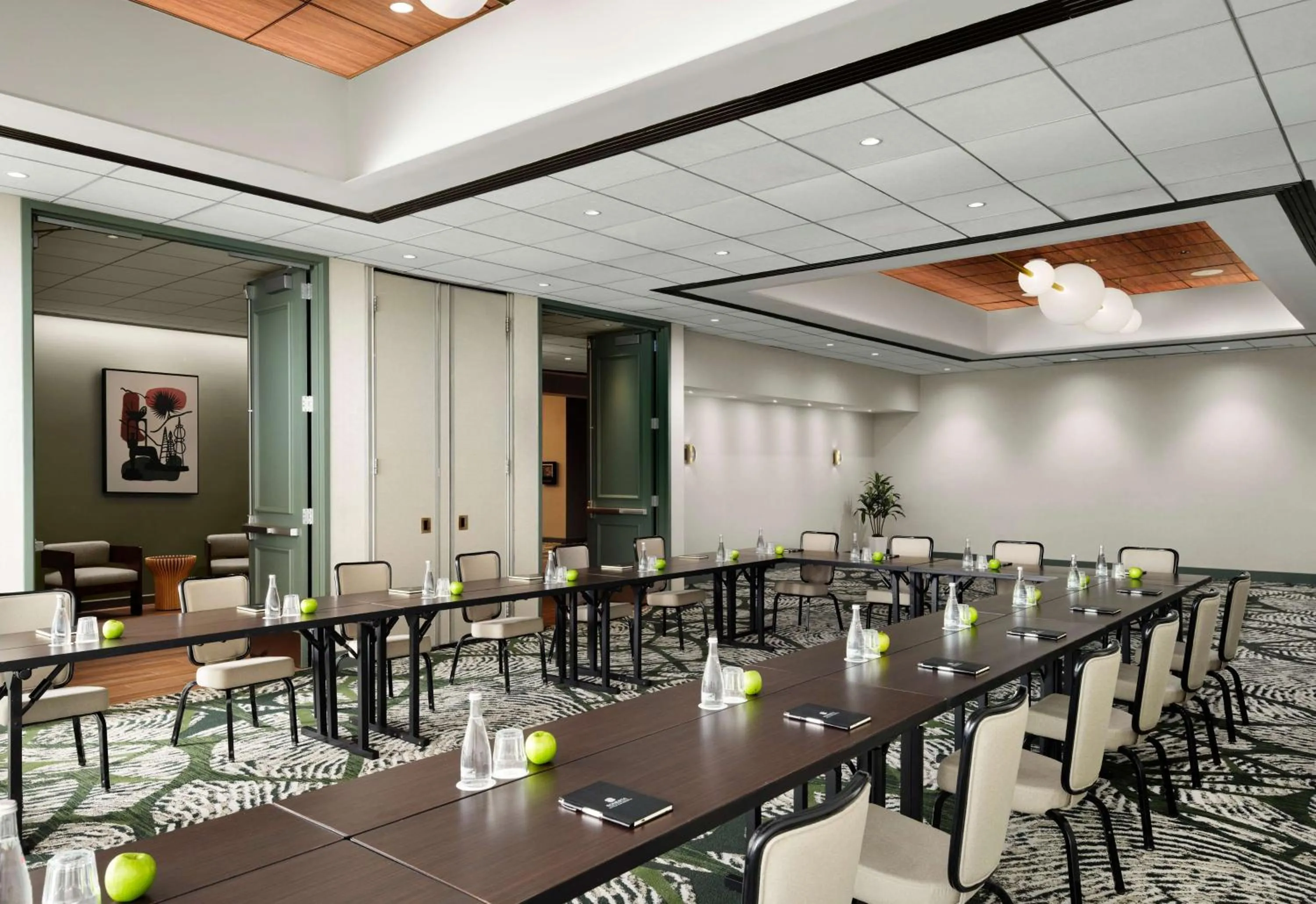 Meeting/conference room in Sonesta Los Angeles Airport LAX