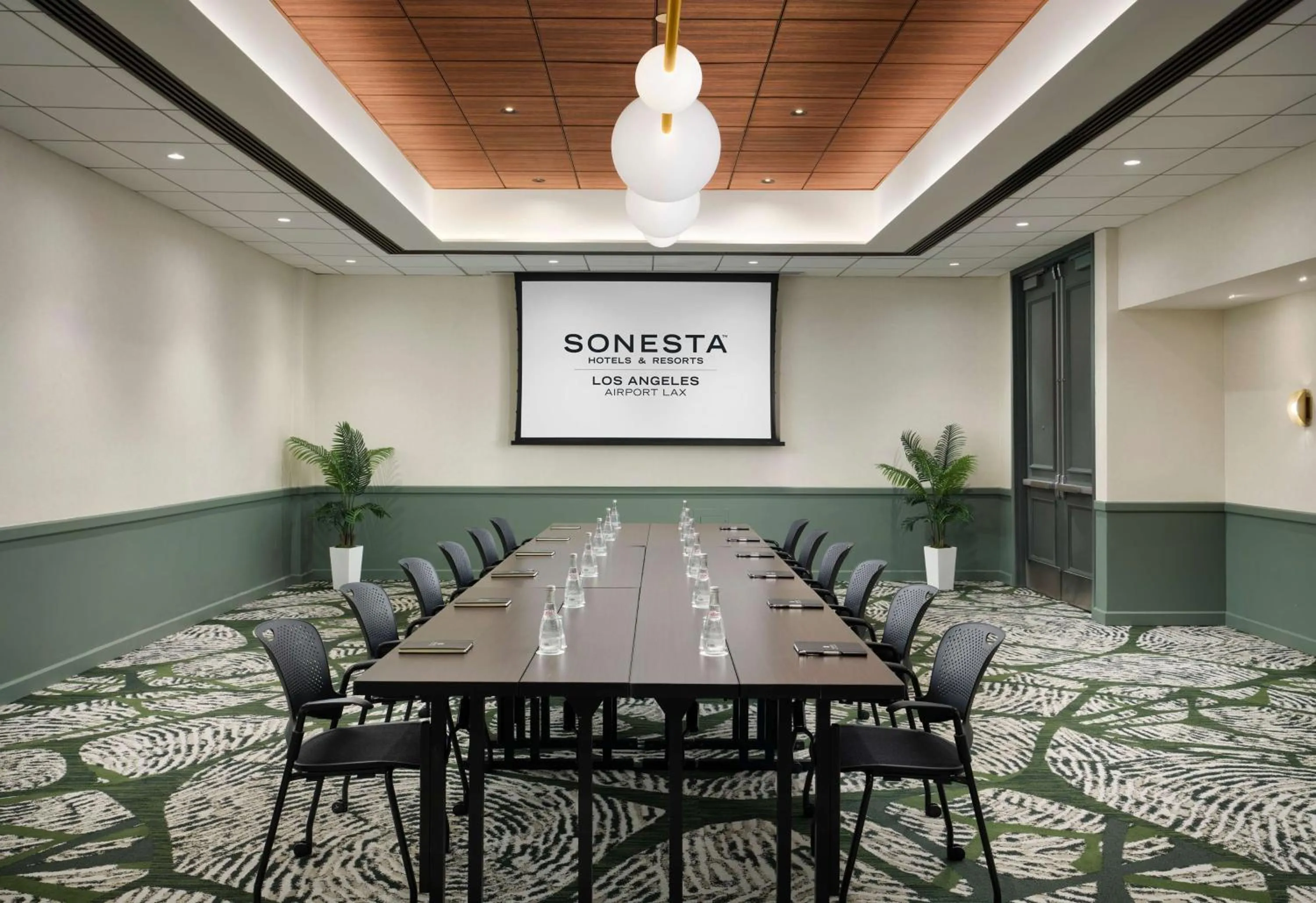 Meeting/conference room in Sonesta Los Angeles Airport LAX