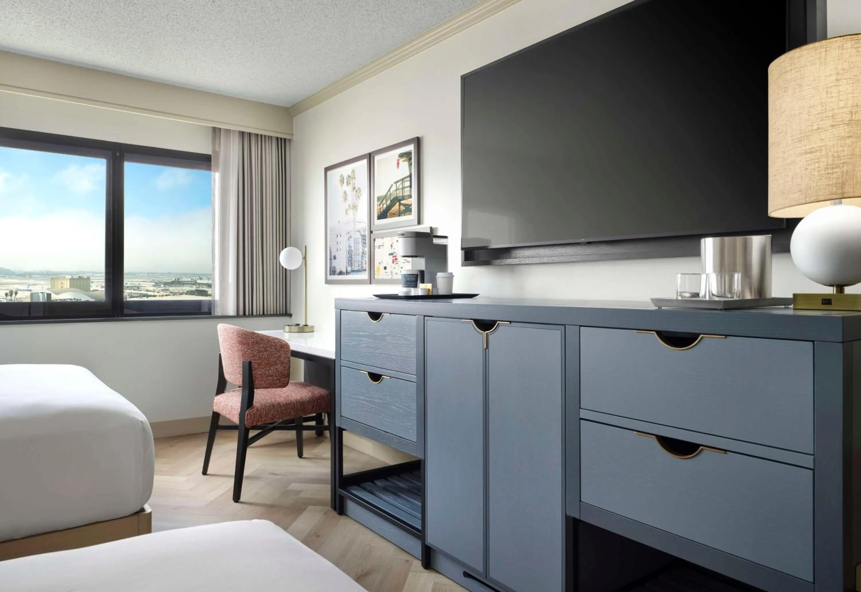 Bedroom in Sonesta Los Angeles Airport LAX