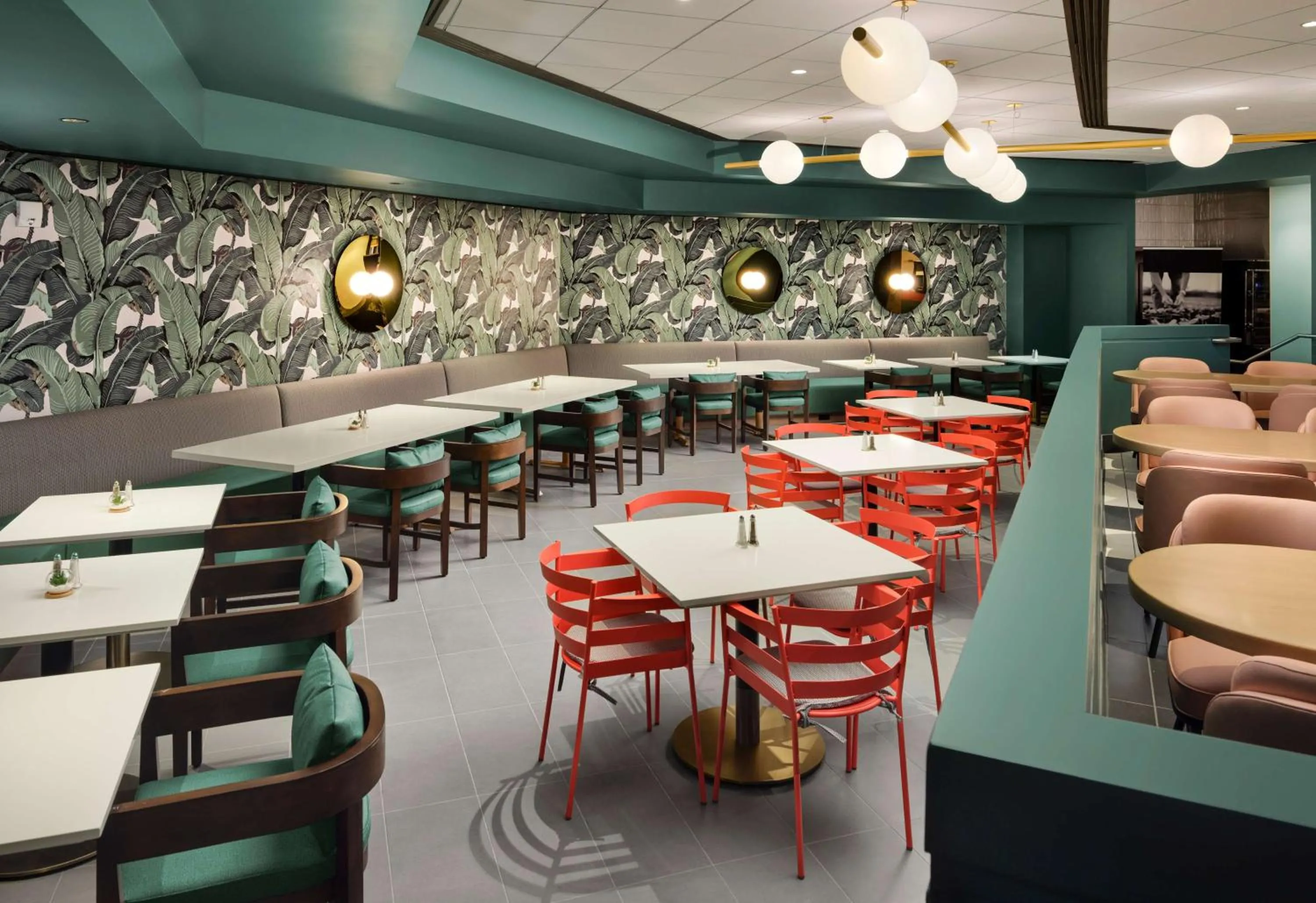 Restaurant/places to eat in Sonesta Los Angeles Airport LAX