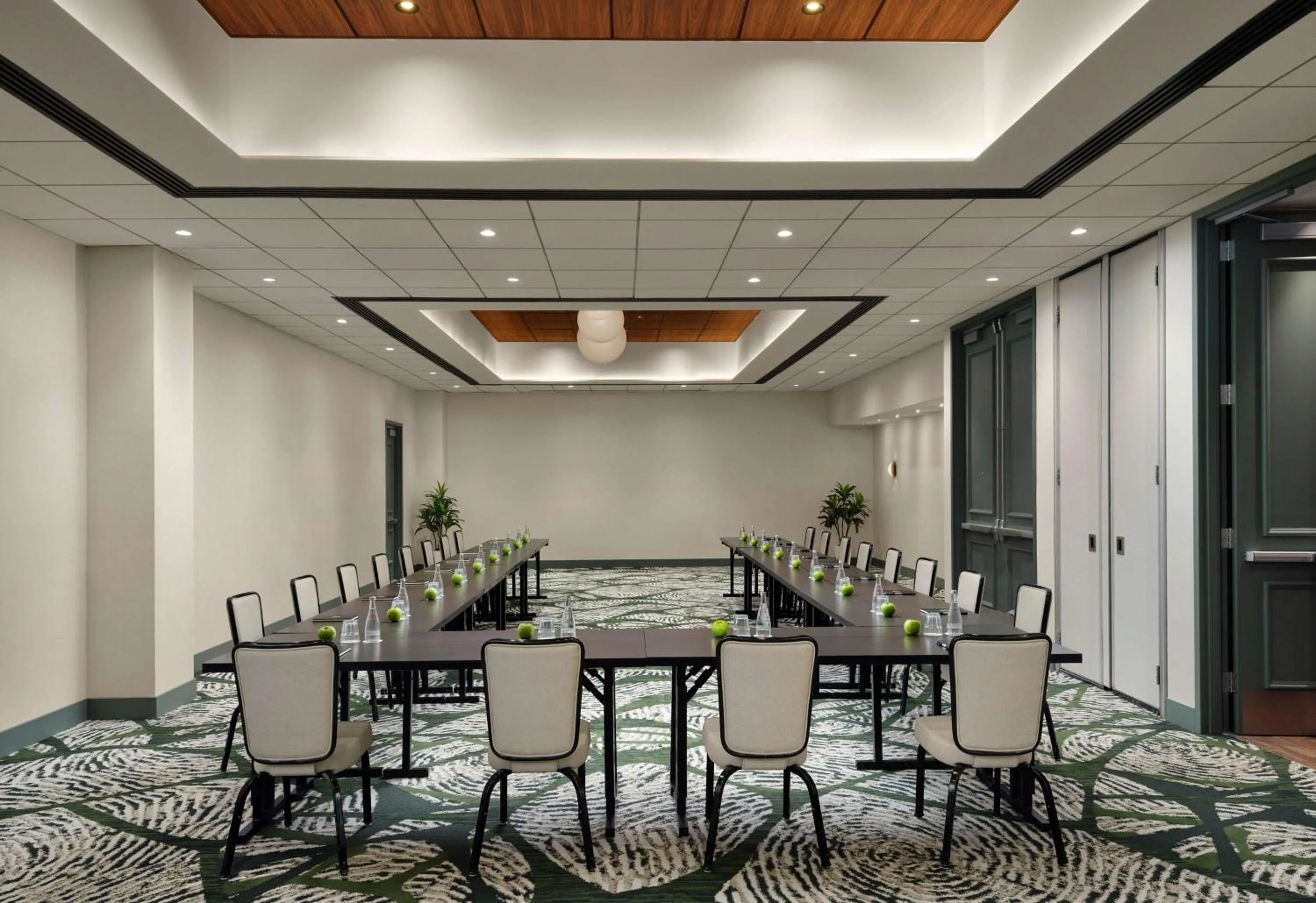 Meeting/conference room in Sonesta Los Angeles Airport LAX