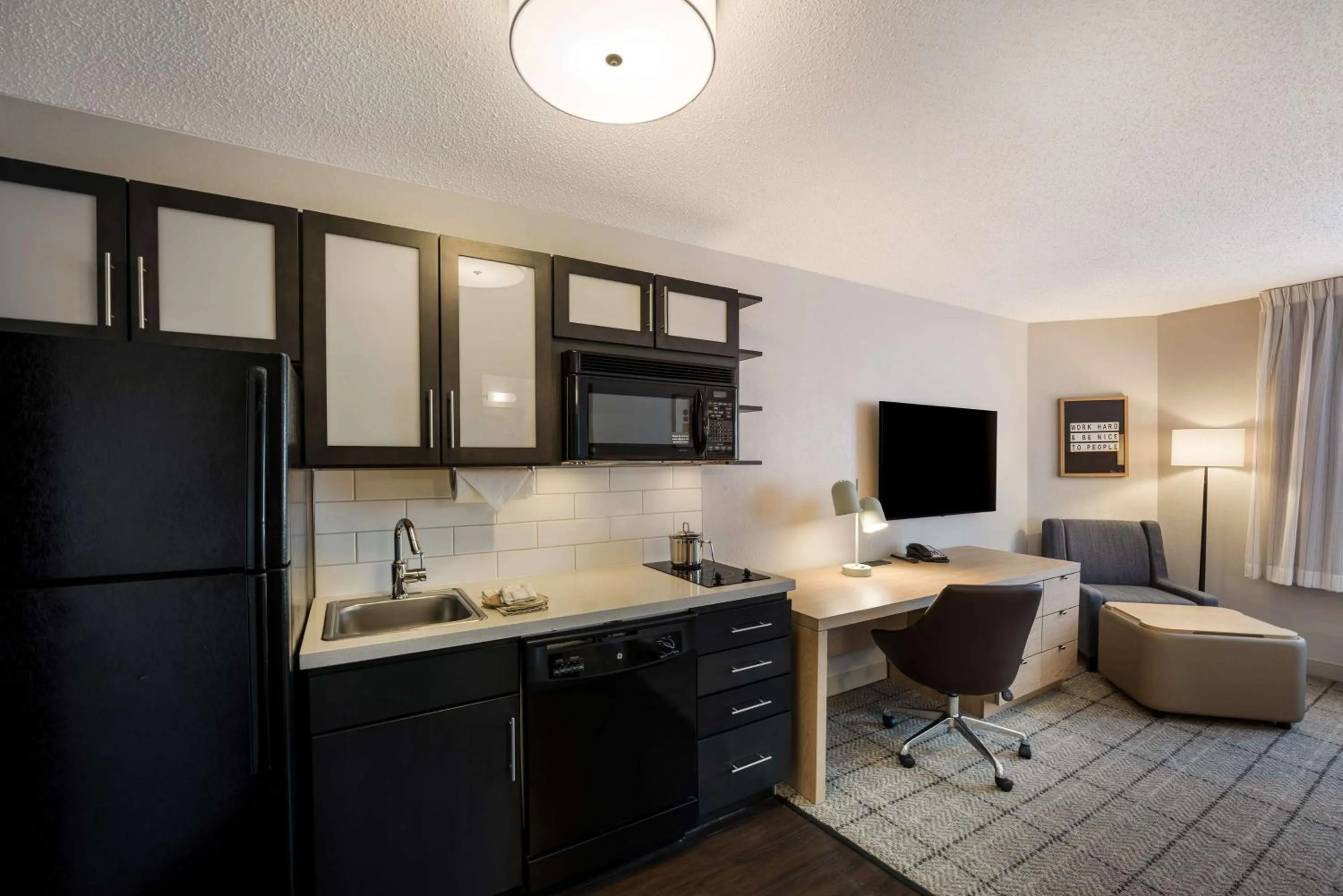 Kitchen or kitchenette in Sonesta Simply Suites Jersey City