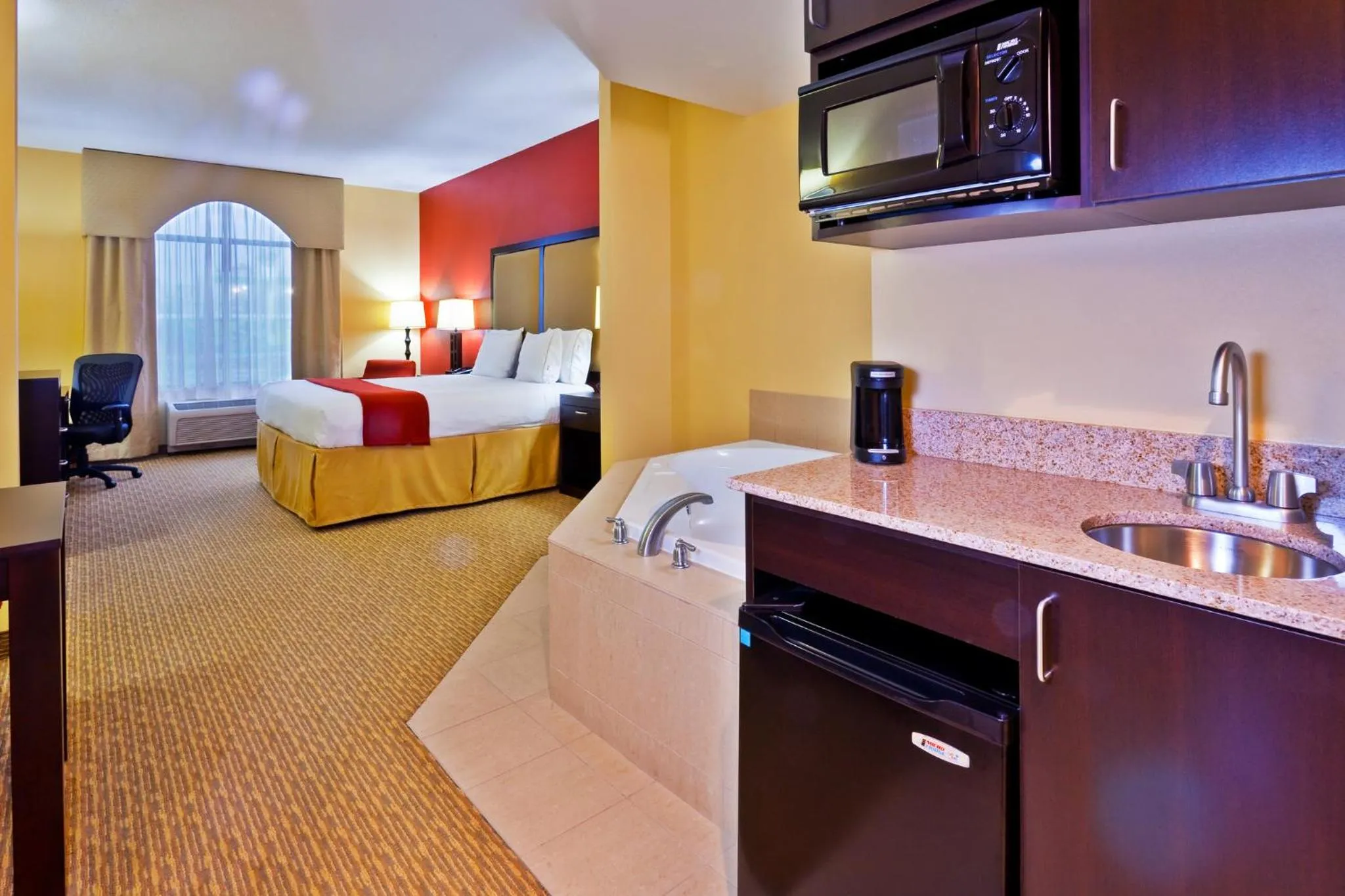 Photo of the whole room, Bed in Holiday Inn Express Nashville-Opryland by IHG