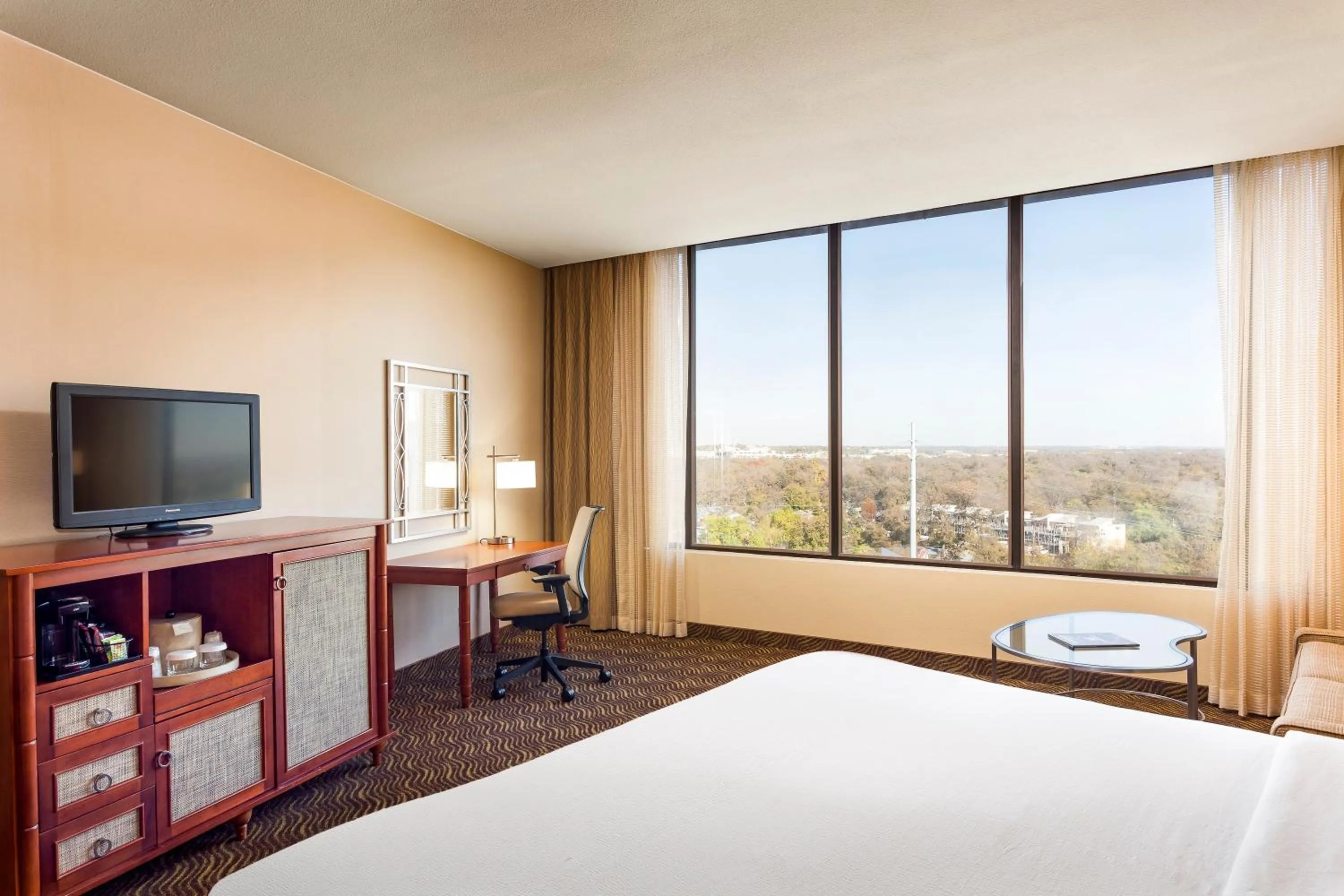 Photo of the whole room, Bed in Holiday Inn Austin -Town Lake by IHG