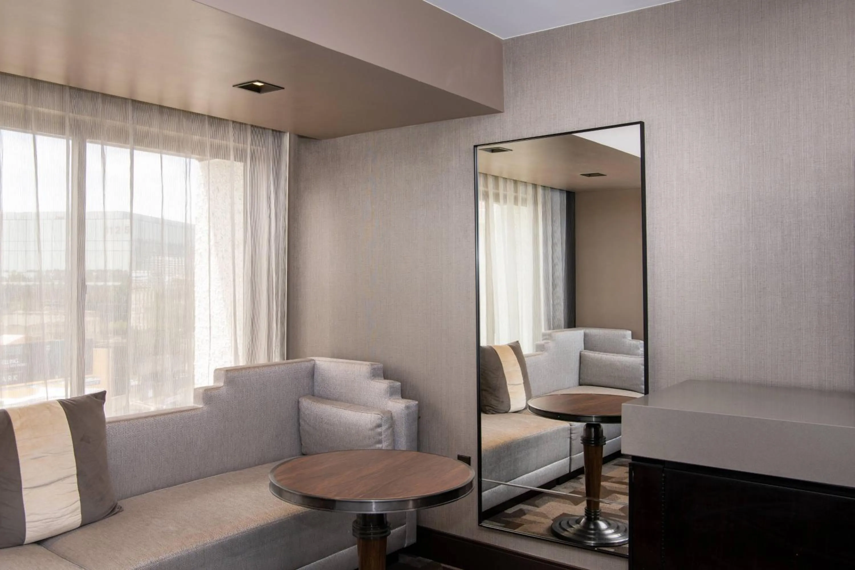 Photo of the whole room in Beverly Hills Marriott