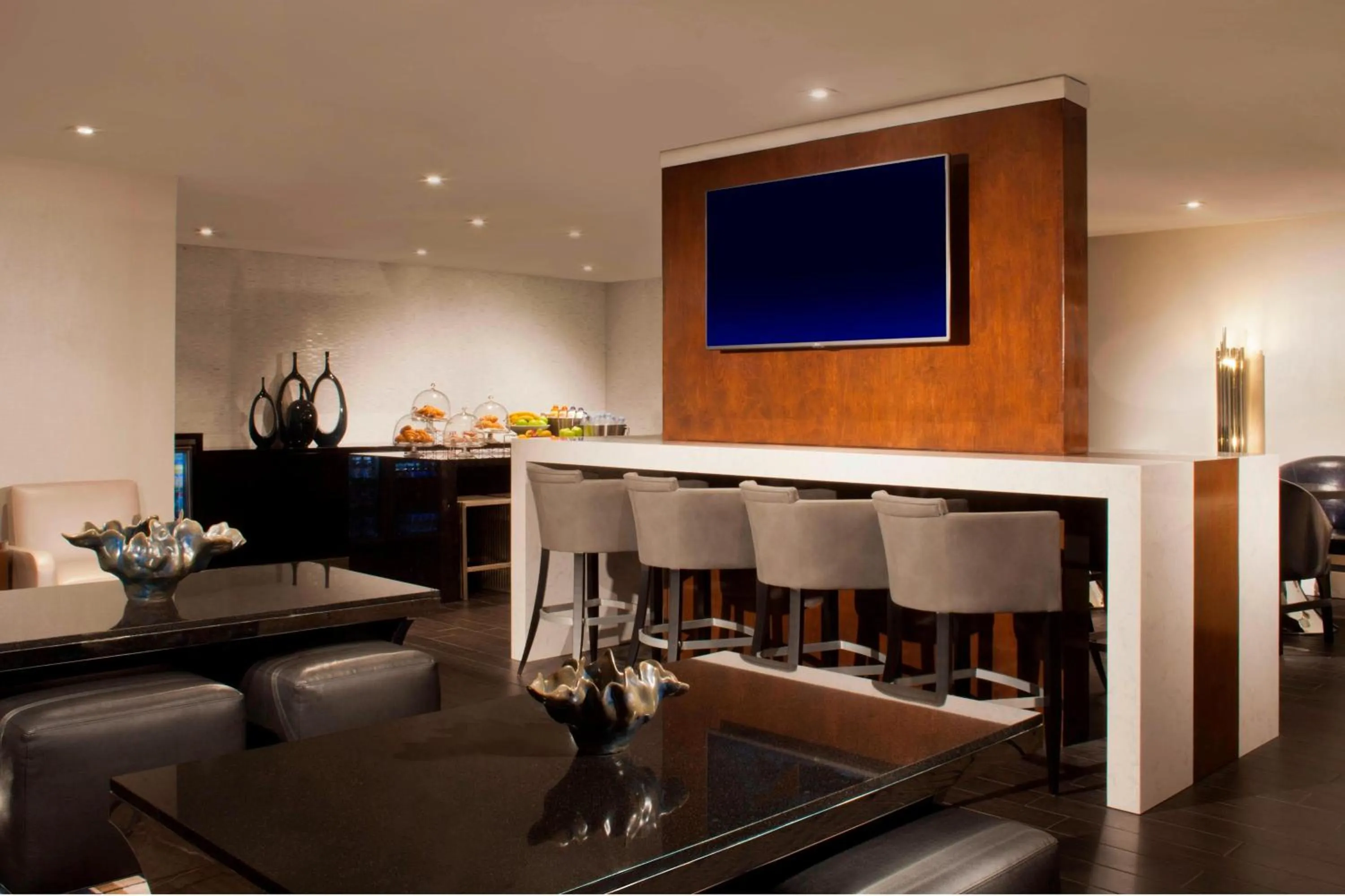 Lounge or bar in Beverly Hills Marriott