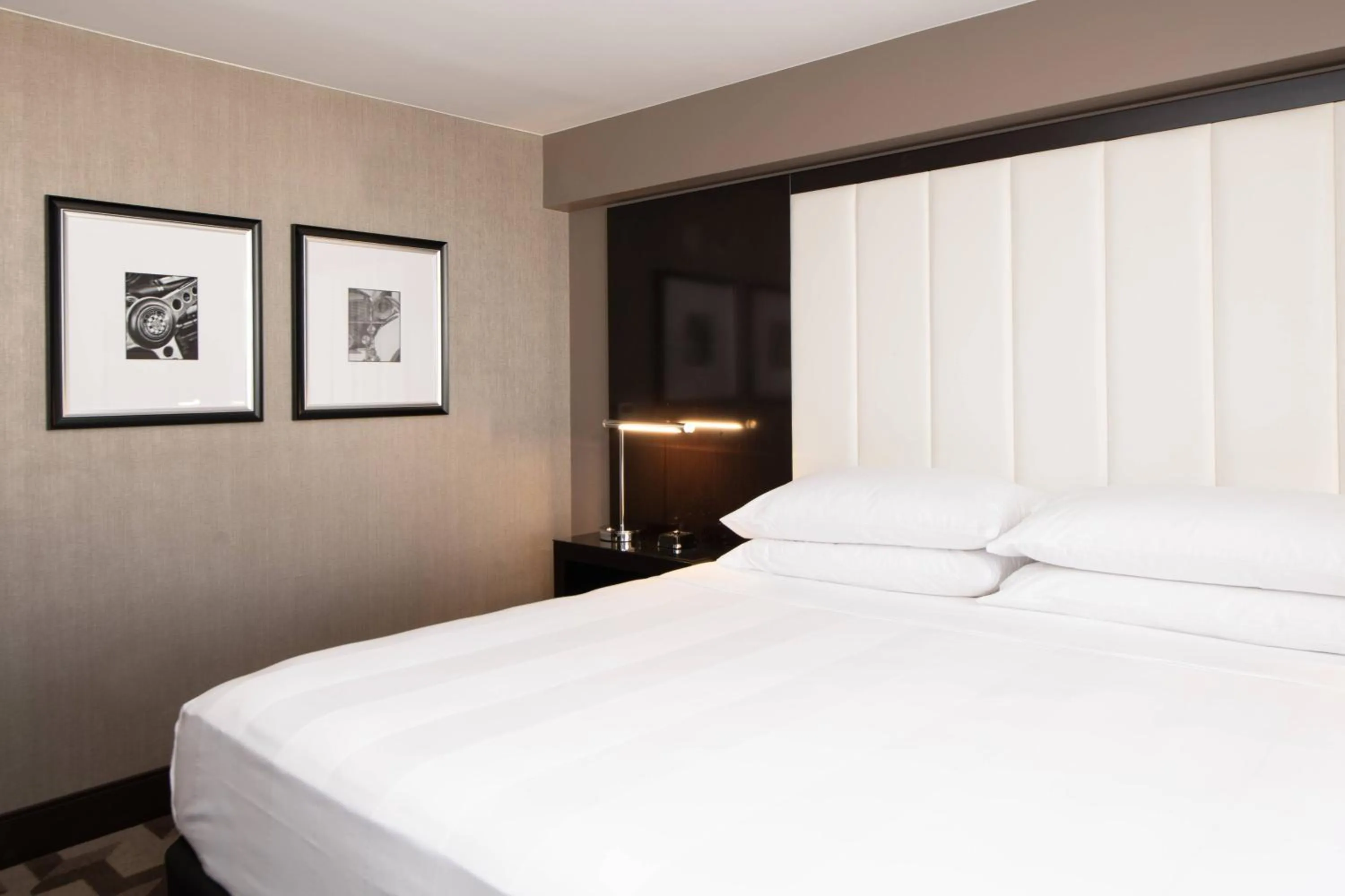 Photo of the whole room, Bed in Beverly Hills Marriott