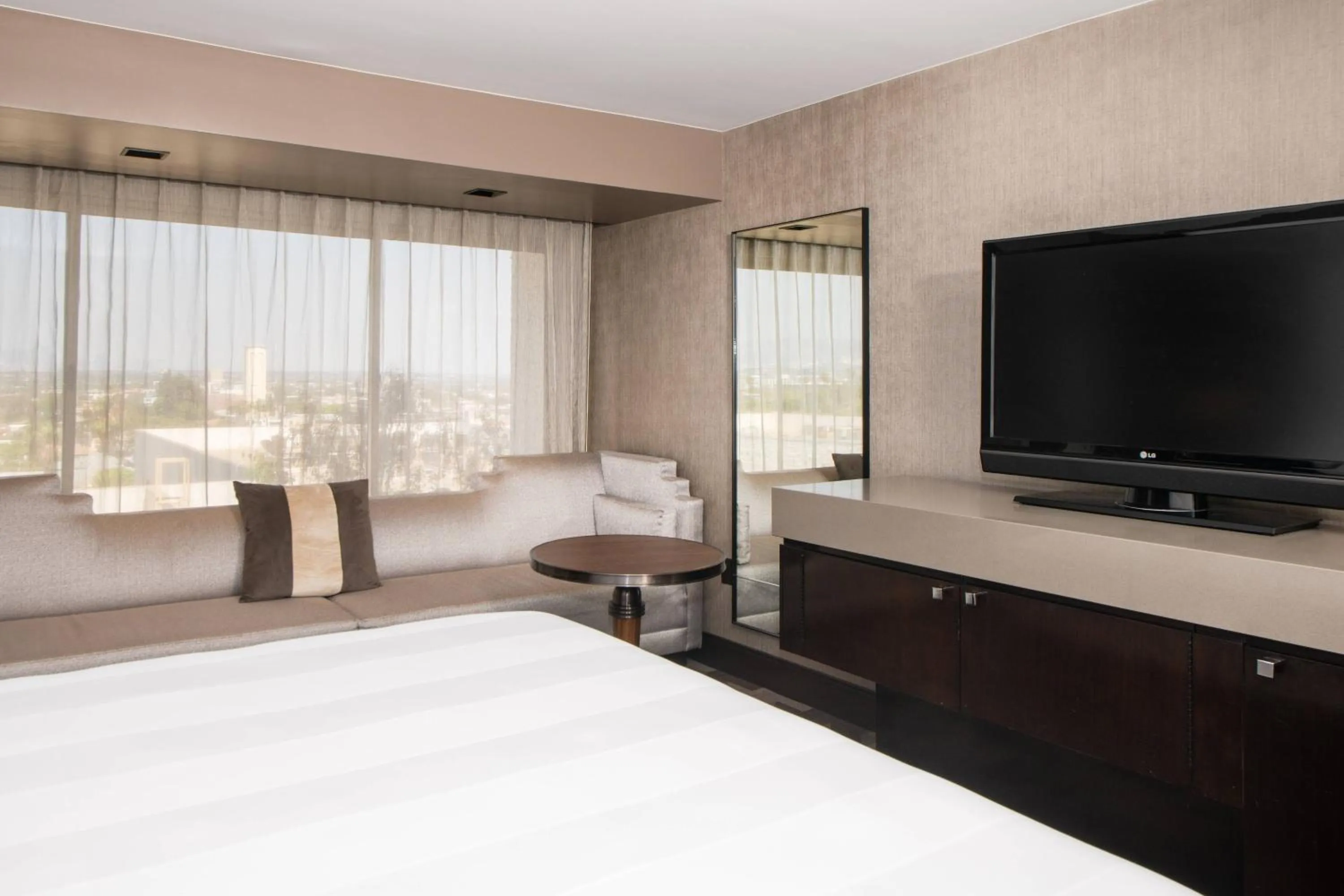 Photo of the whole room, Bed in Beverly Hills Marriott