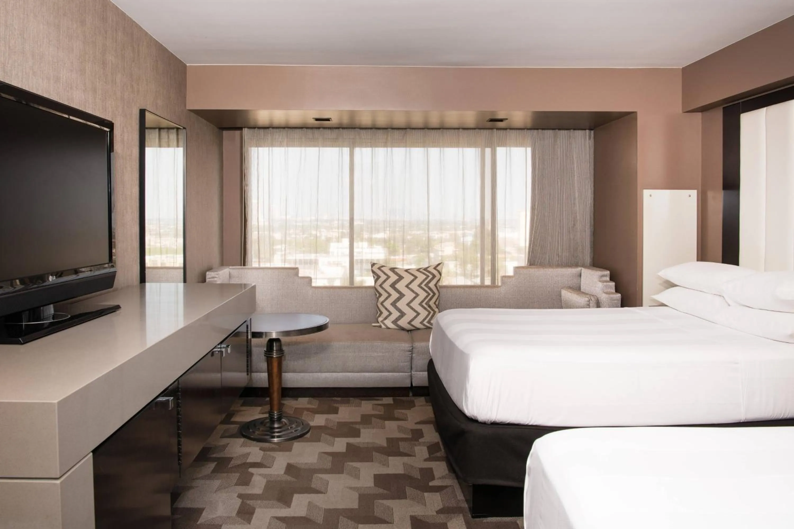 Photo of the whole room, Bed in Beverly Hills Marriott