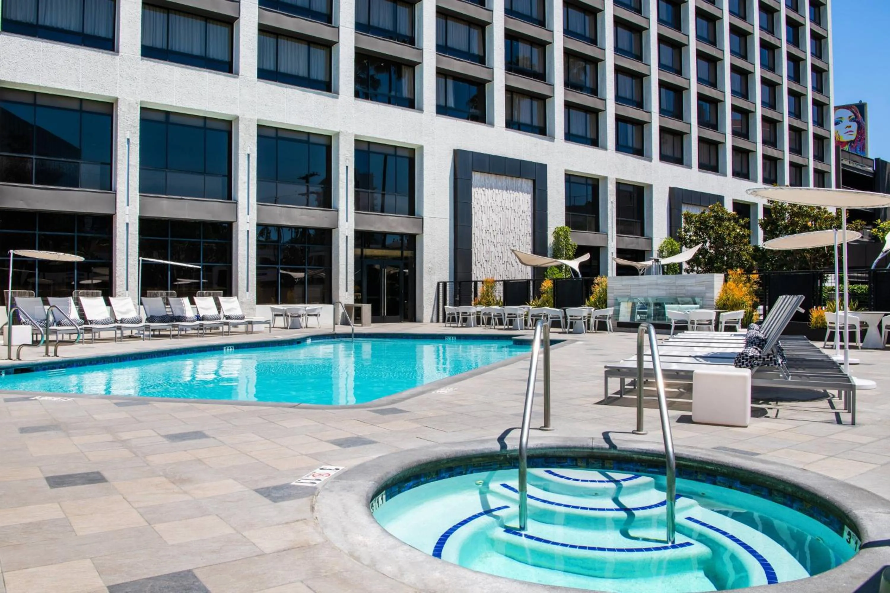 Swimming pool in Beverly Hills Marriott