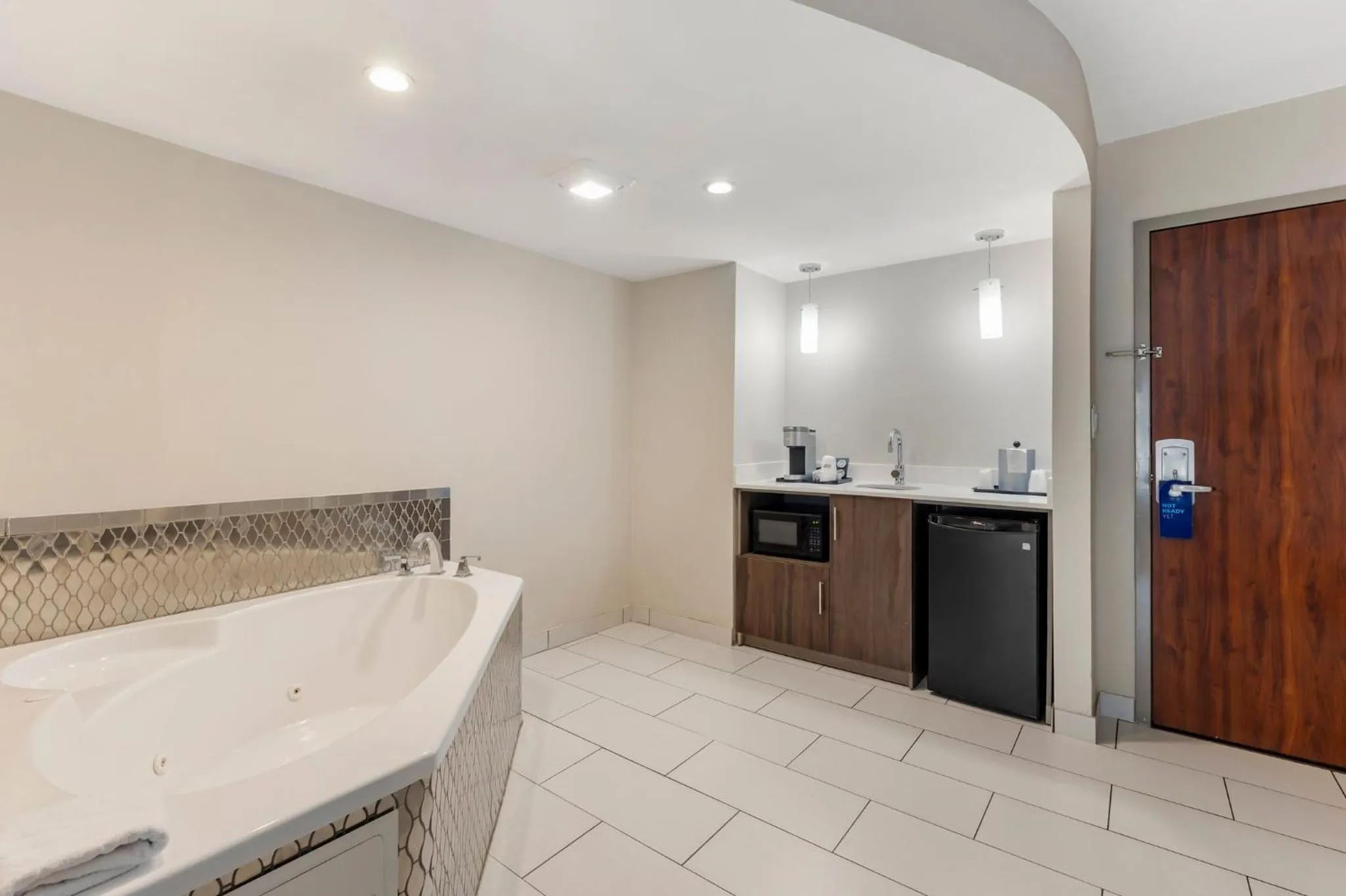 Photo of the whole room in Holiday Inn Express & Suites Nashville Southeast - Antioch by IHG