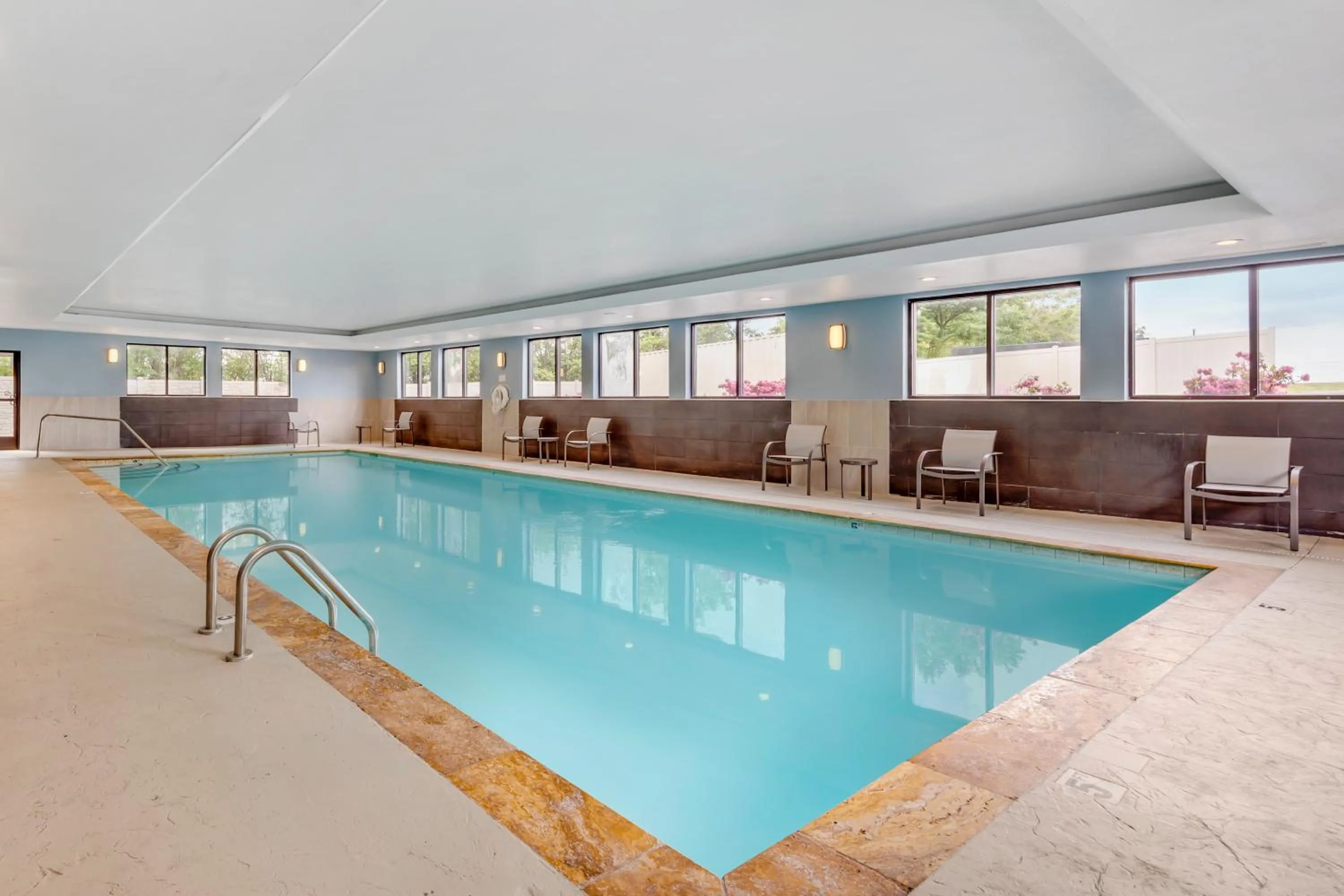 Swimming pool in Holiday Inn Express & Suites Nashville Southeast - Antioch by IHG