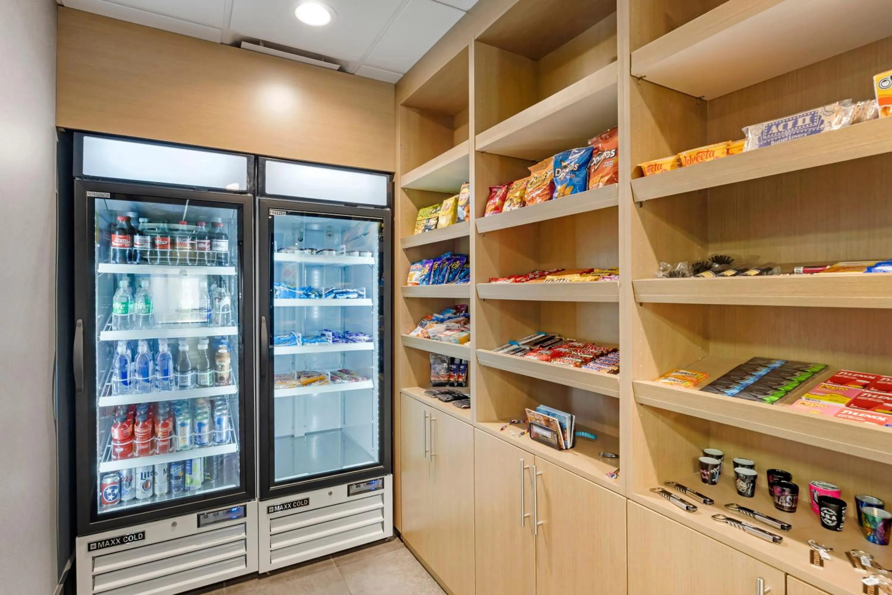 Shopping Area in Holiday Inn Express & Suites Nashville Southeast - Antioch by IHG