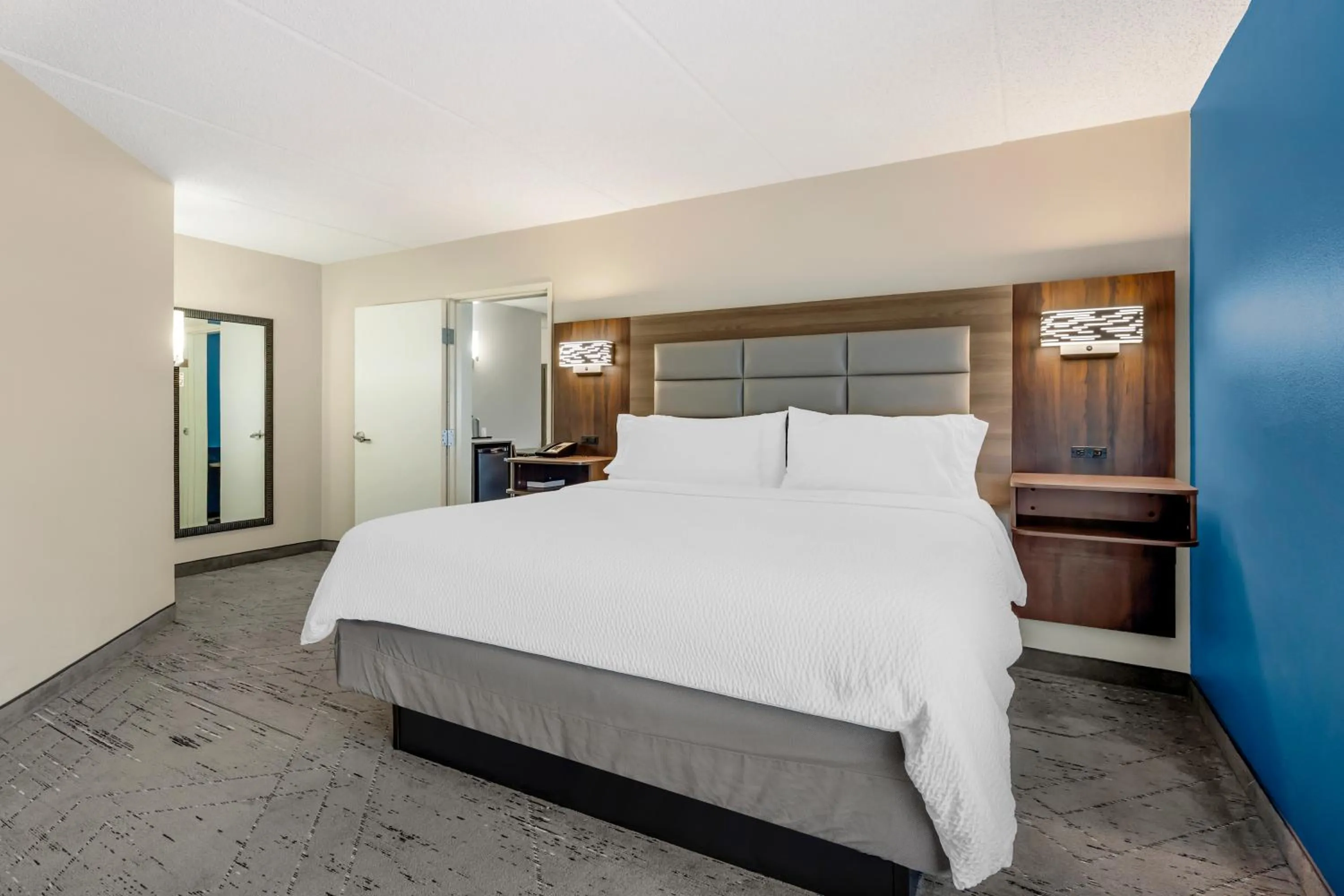 Bed in Holiday Inn Express & Suites Nashville Southeast - Antioch by IHG