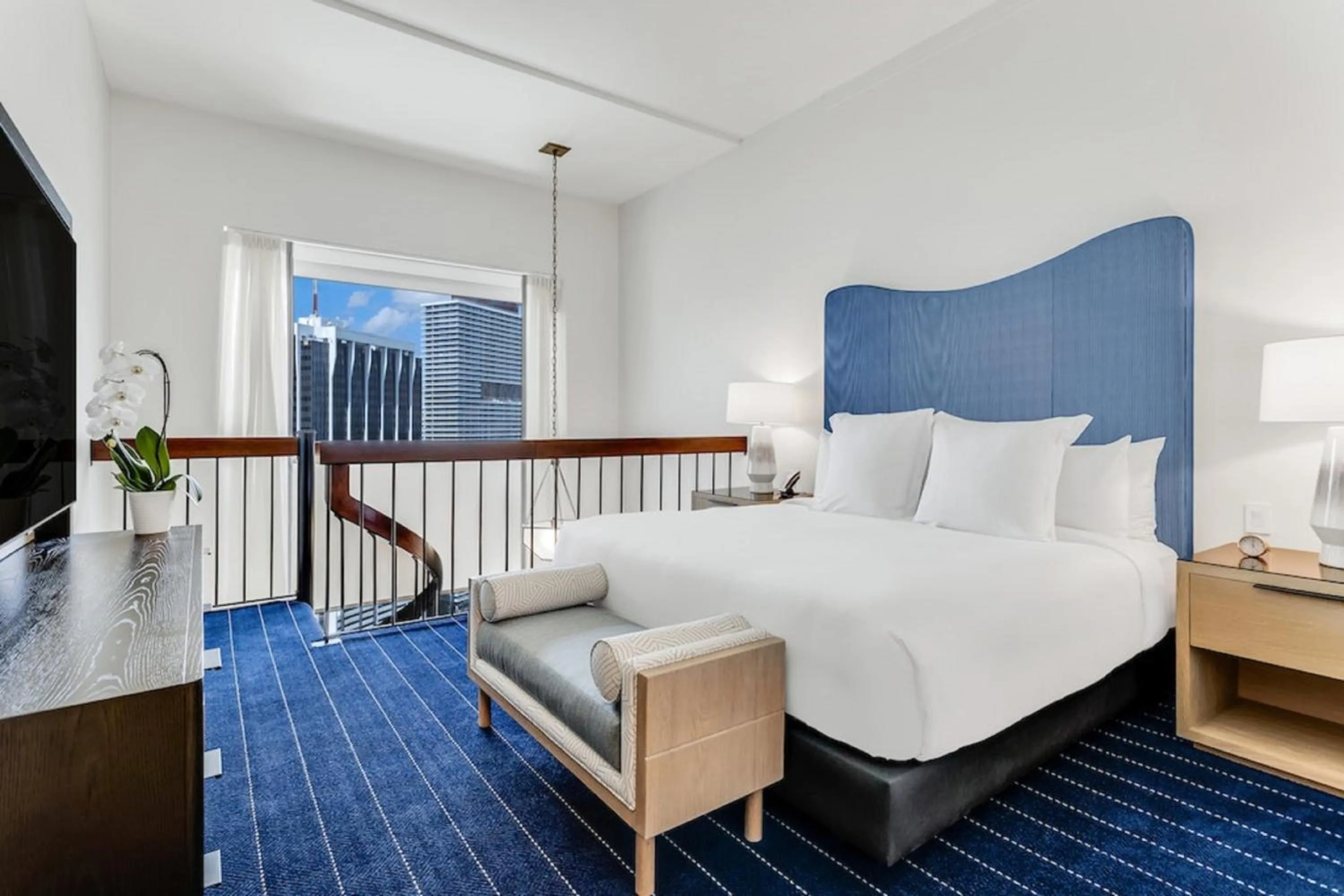 Photo of the whole room, Bed in InterContinental Miami by IHG