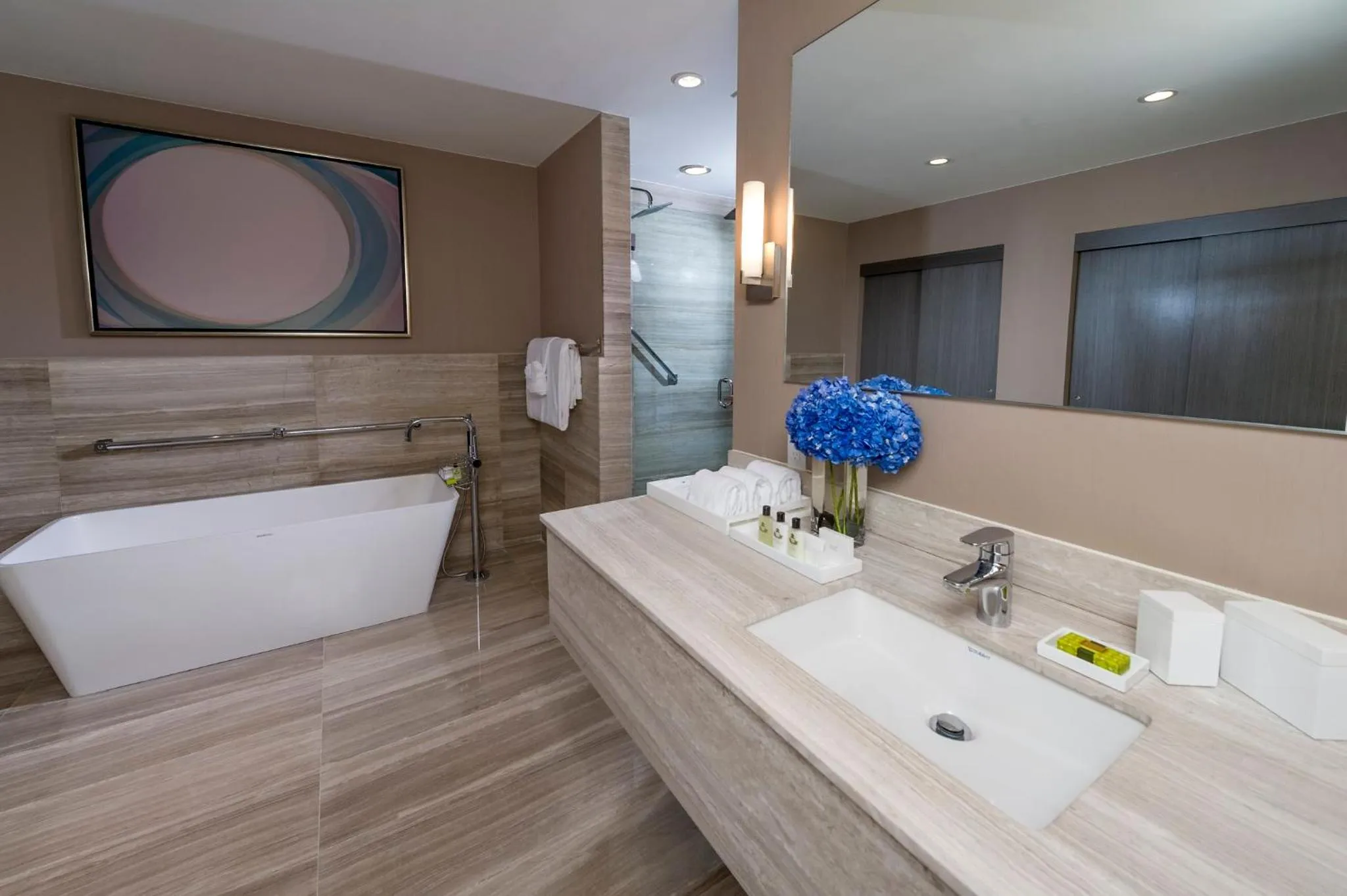 Photo of the whole room in InterContinental Miami by IHG