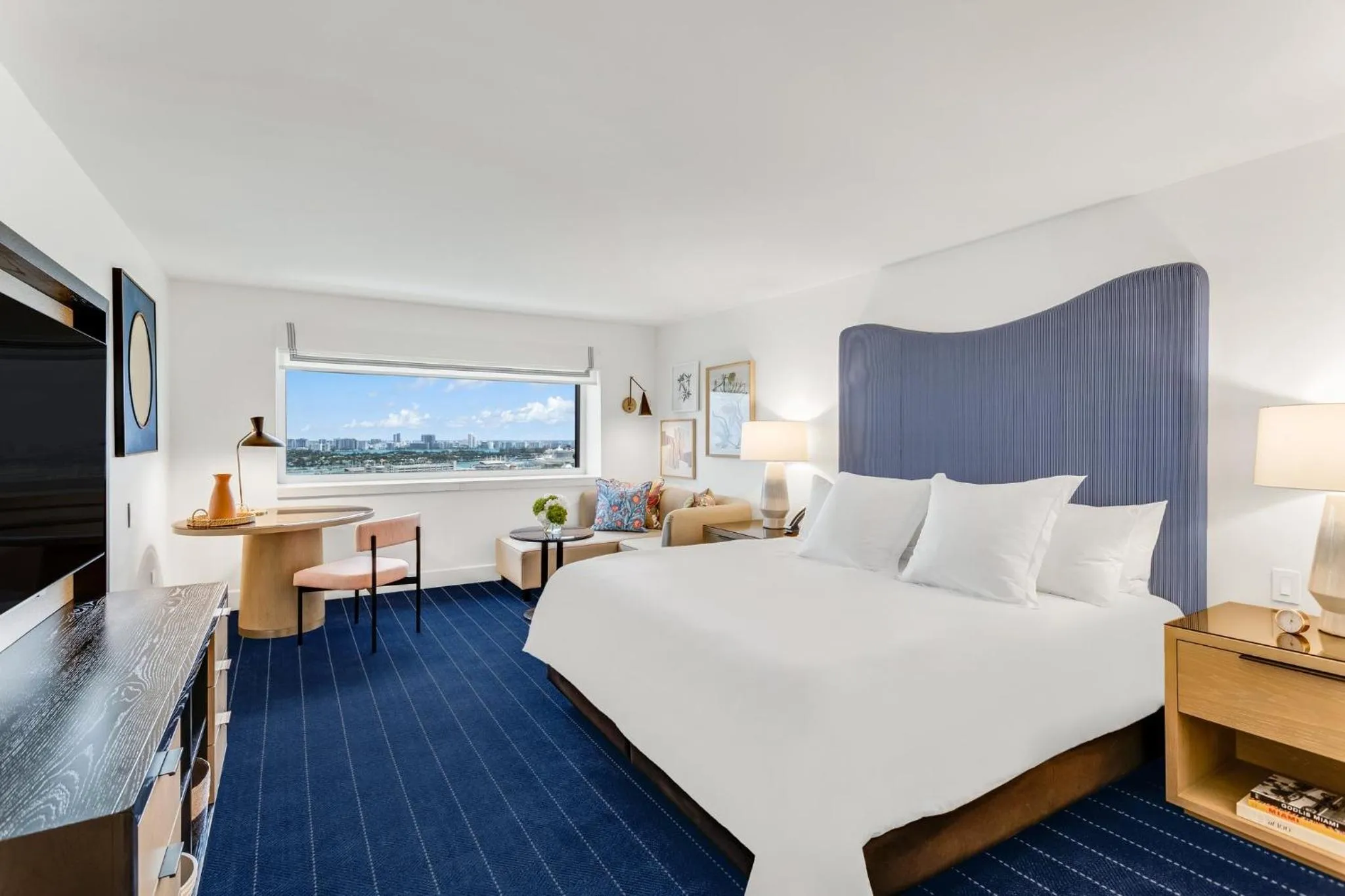 Photo of the whole room, Bed in InterContinental Miami by IHG