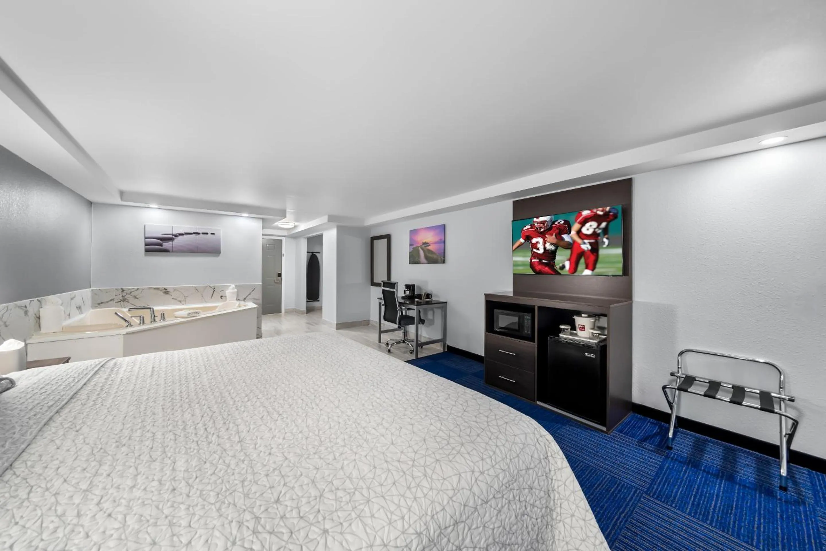 Photo of the whole room, Bed in Admiralty Inn & Suites - a Red Collection Hotel