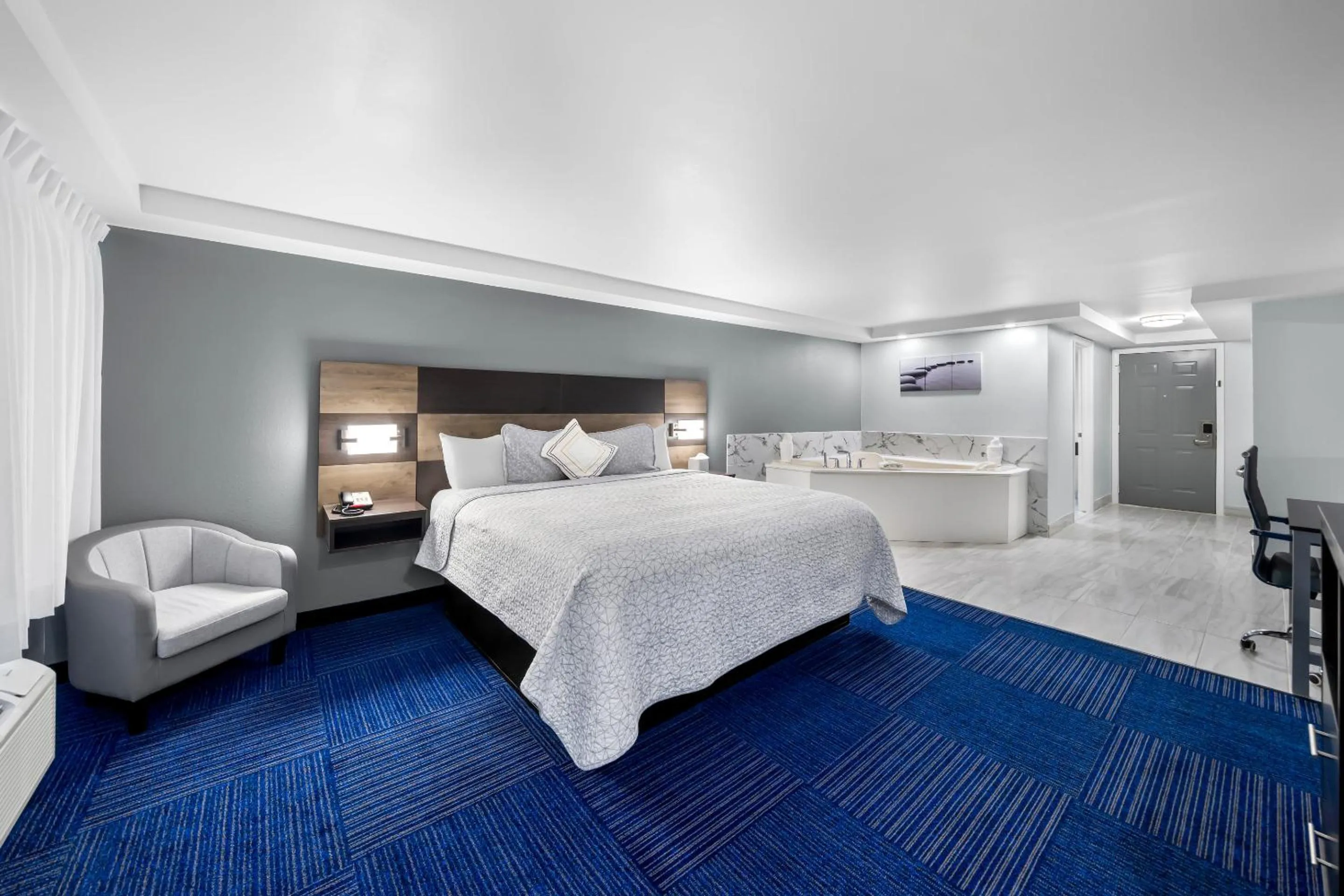 Photo of the whole room, Bed in Admiralty Inn & Suites - a Red Collection Hotel