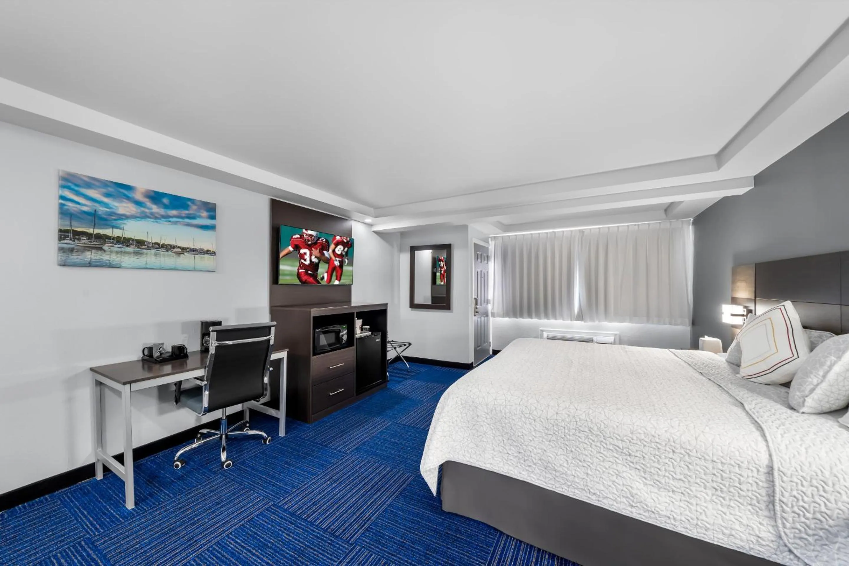 Photo of the whole room, Bed in Admiralty Inn & Suites - a Red Collection Hotel