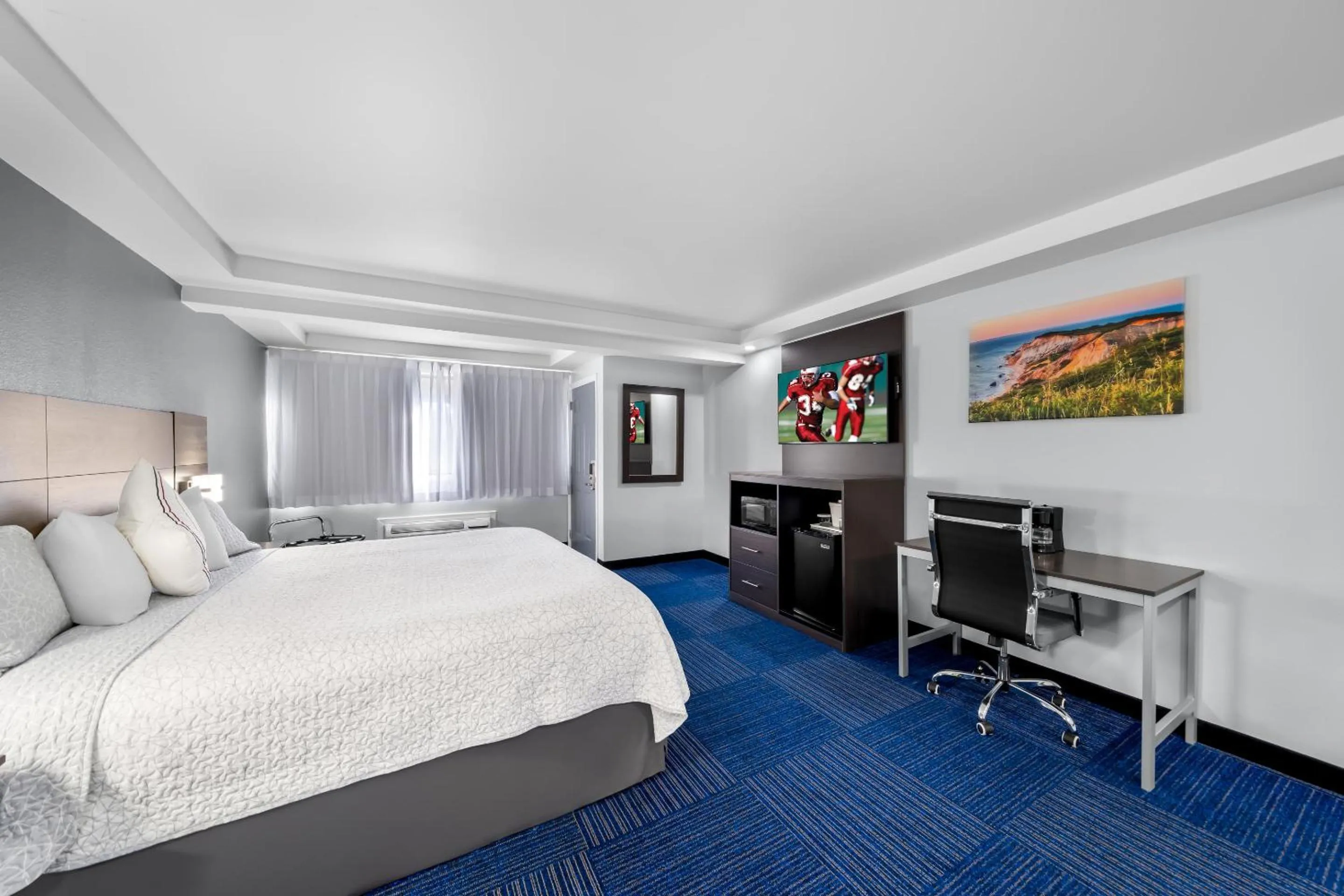 Photo of the whole room, Bed in Admiralty Inn & Suites - a Red Collection Hotel