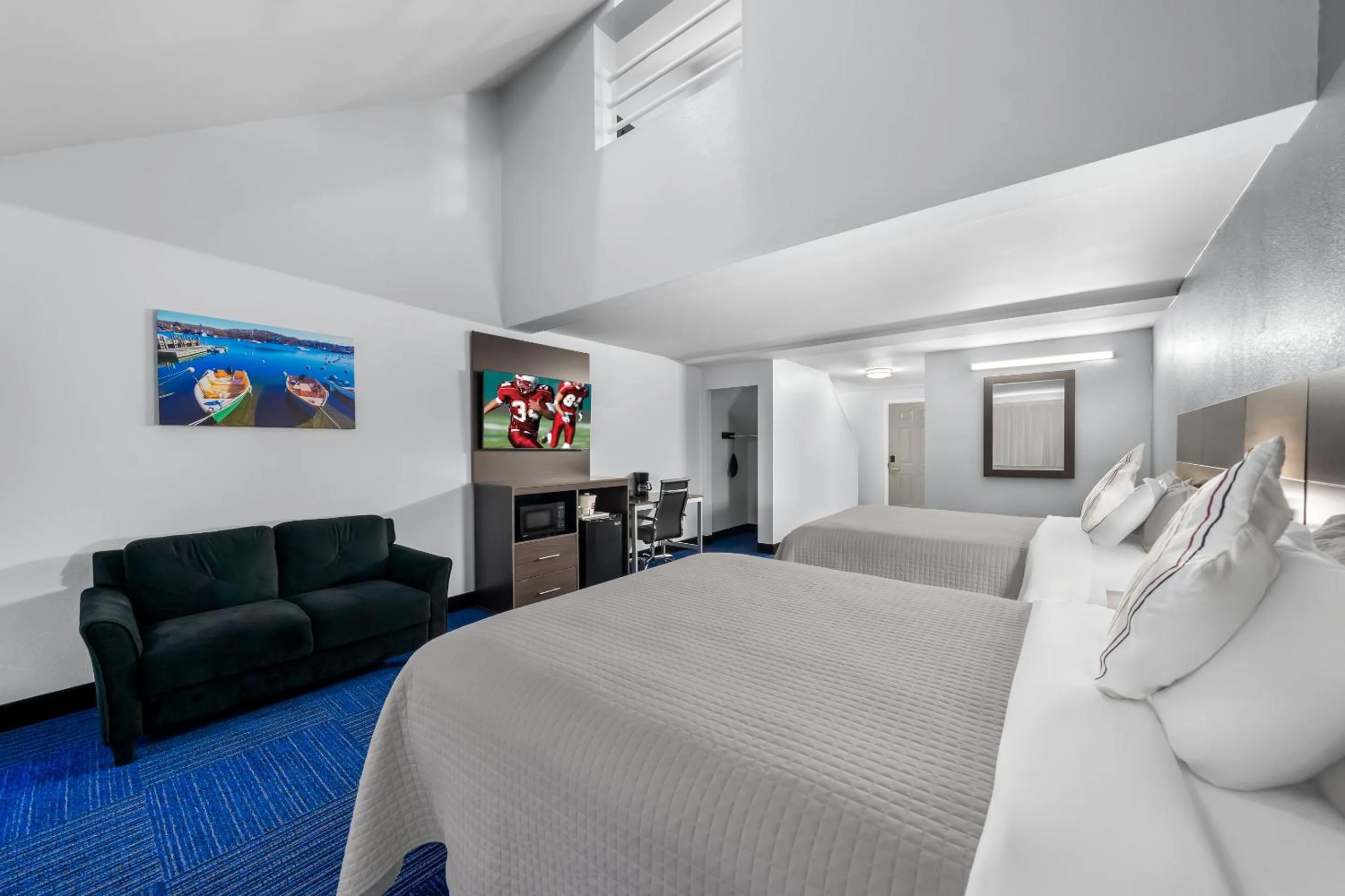 Photo of the whole room, Bed in Admiralty Inn & Suites - a Red Collection Hotel