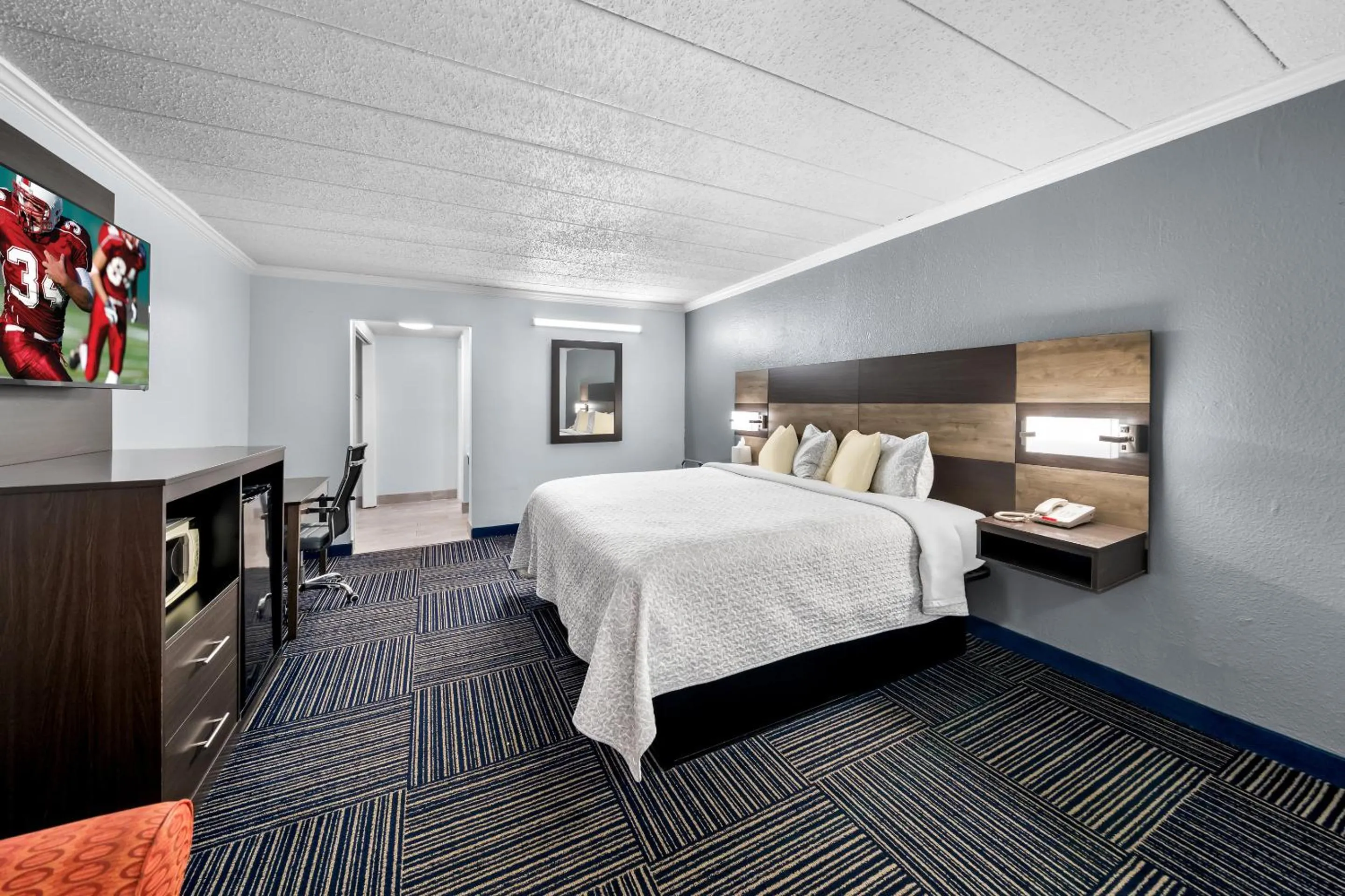 Photo of the whole room, Bed in Admiralty Inn & Suites - a Red Collection Hotel