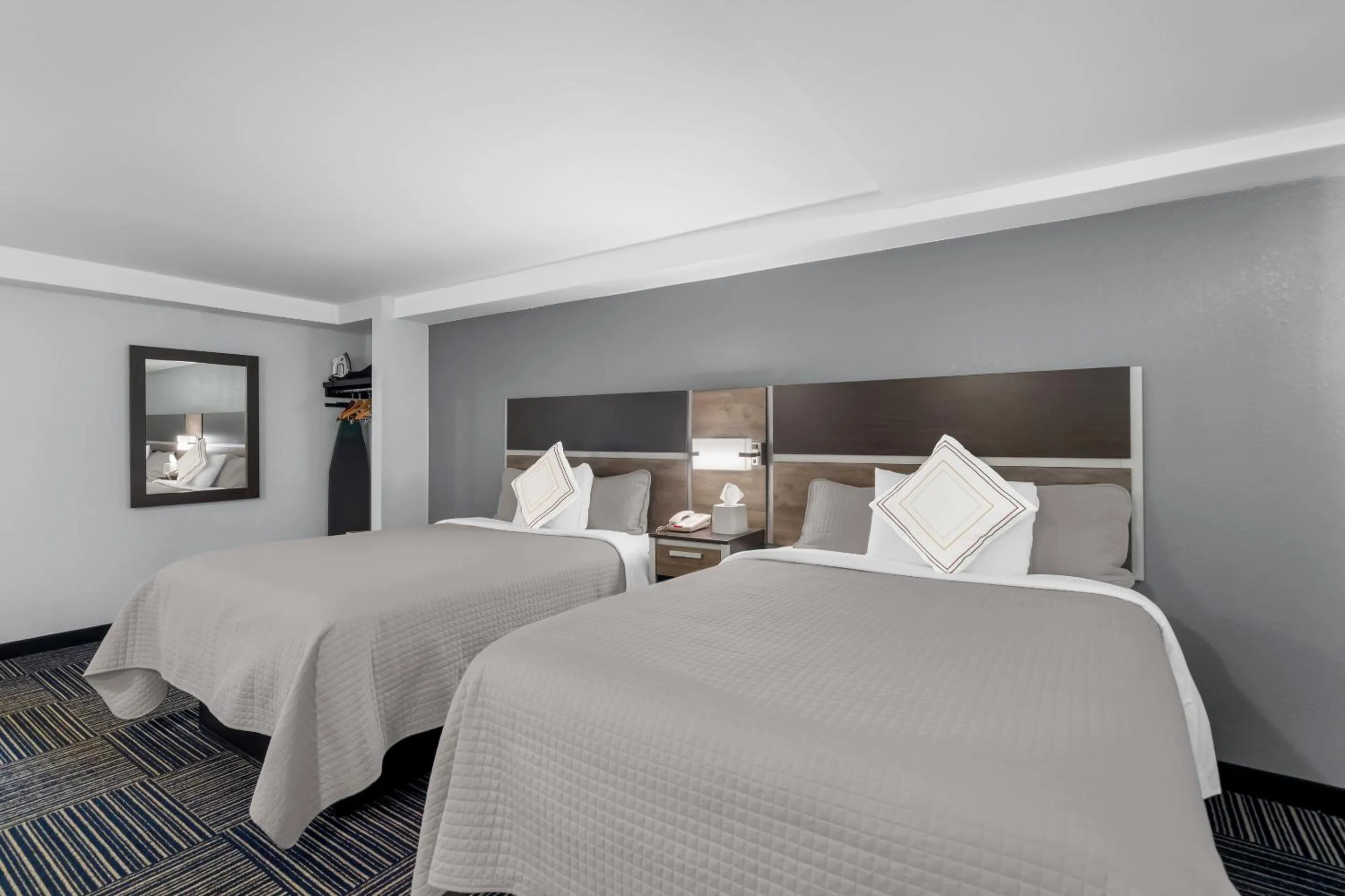 Photo of the whole room, Bed in Admiralty Inn & Suites - a Red Collection Hotel