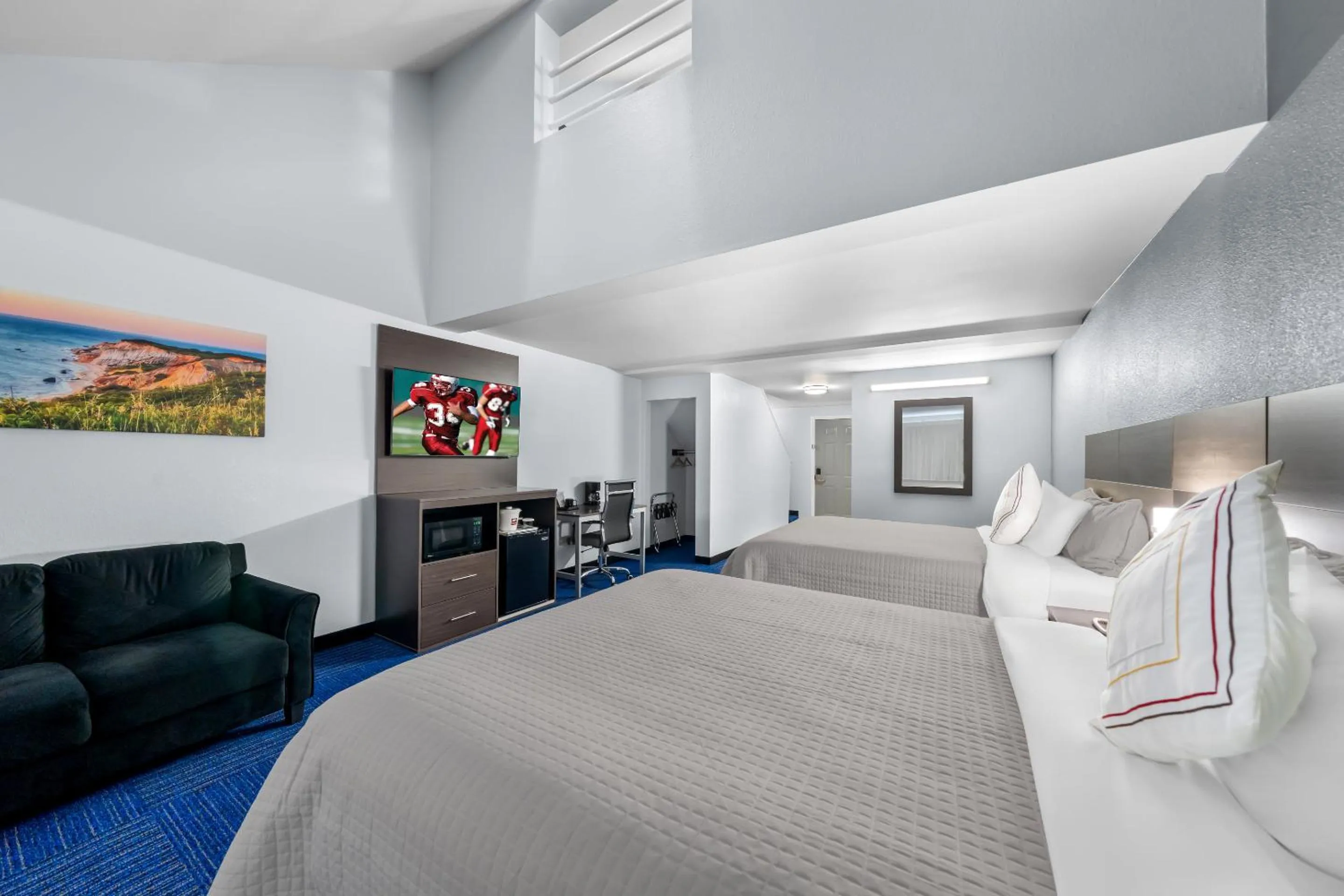 Photo of the whole room, Bed in Admiralty Inn & Suites - a Red Collection Hotel