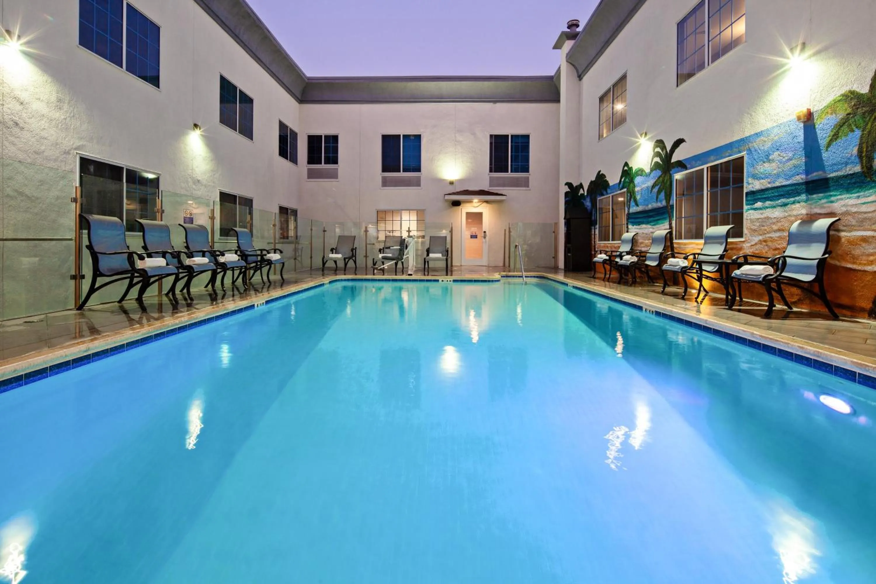 Swimming pool in Holiday Inn Express Hollywood Walk of Fame by IHG