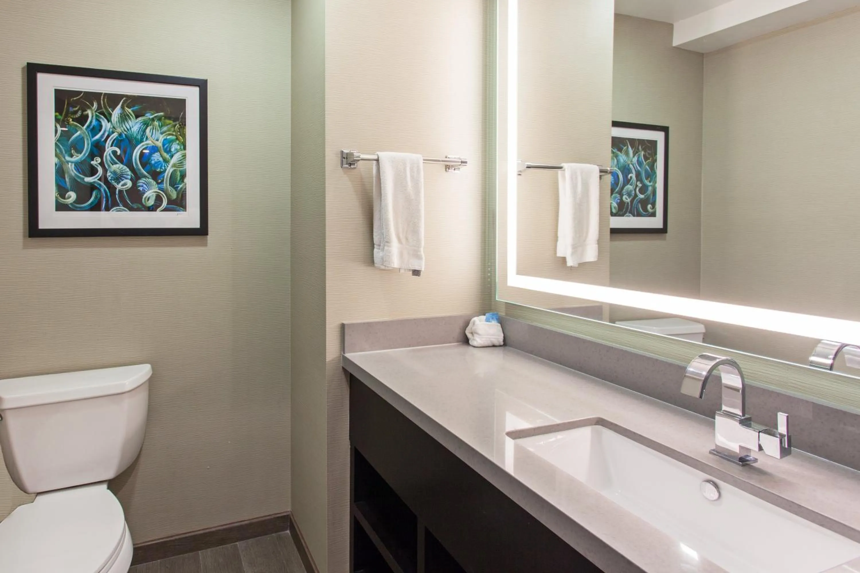 Photo of the whole room in Holiday Inn Express Hollywood Walk of Fame by IHG