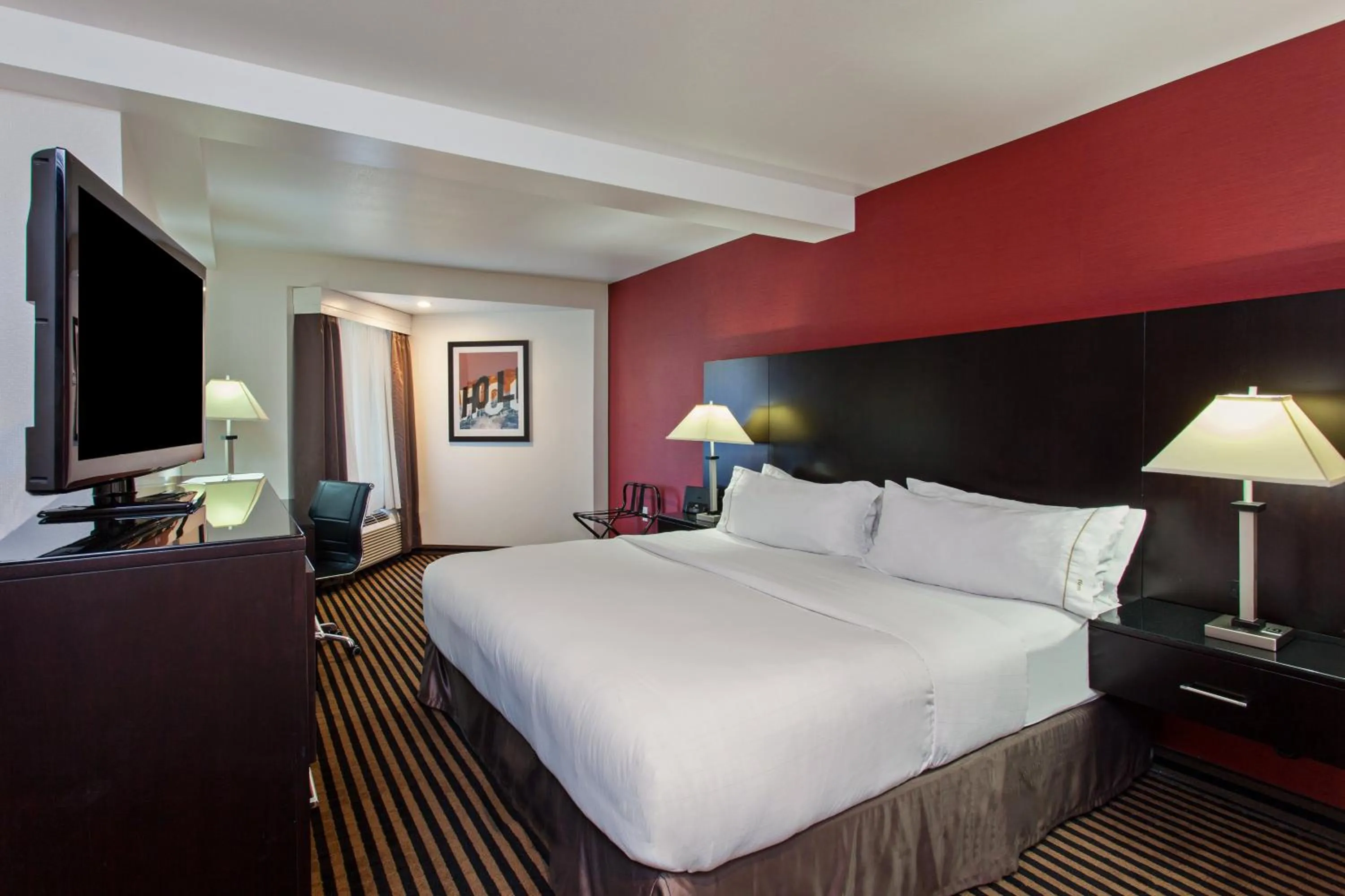 Photo of the whole room, Bed in Holiday Inn Express Hollywood Walk of Fame by IHG