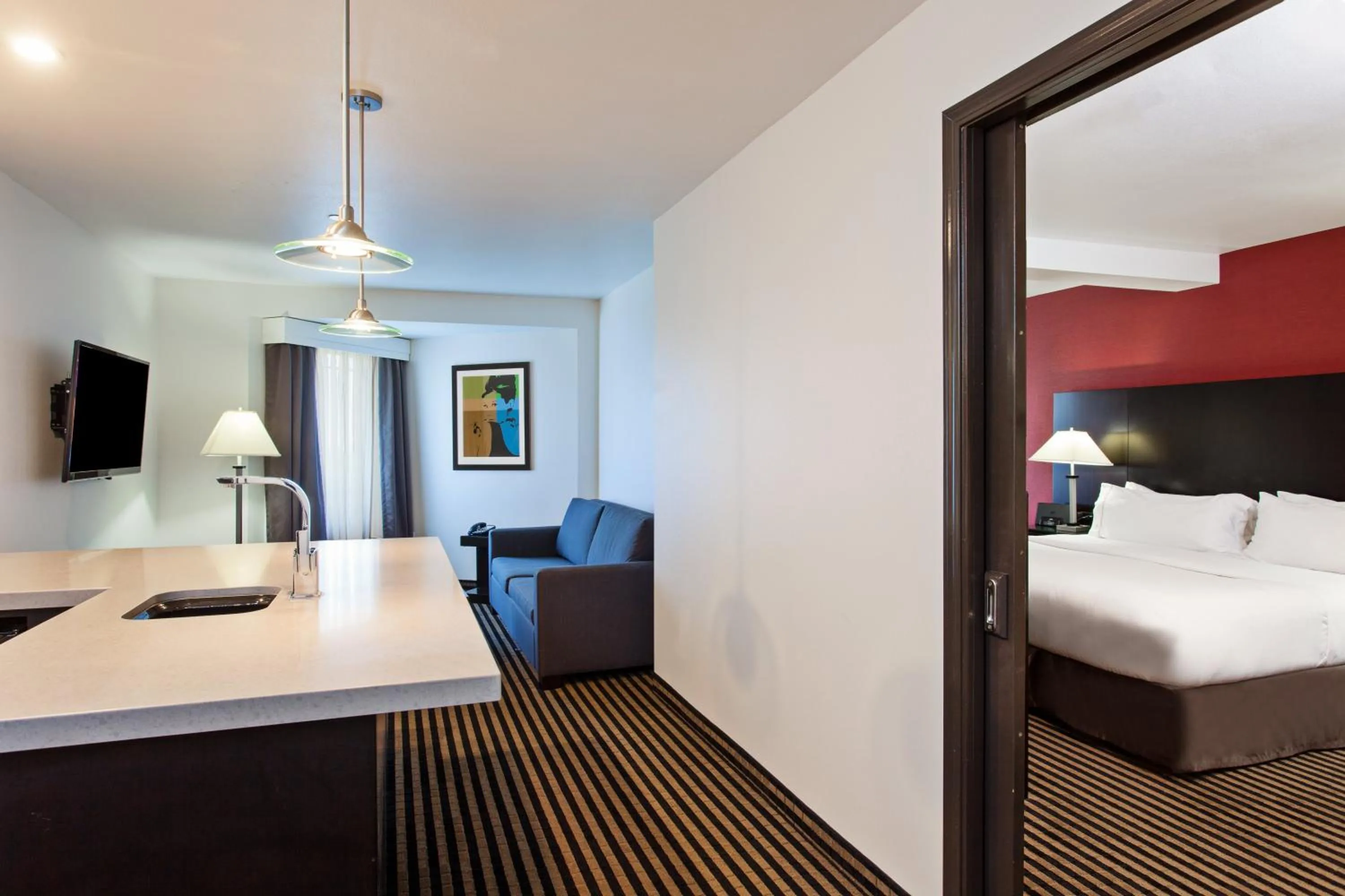 Photo of the whole room, Bed in Holiday Inn Express Hollywood Walk of Fame by IHG