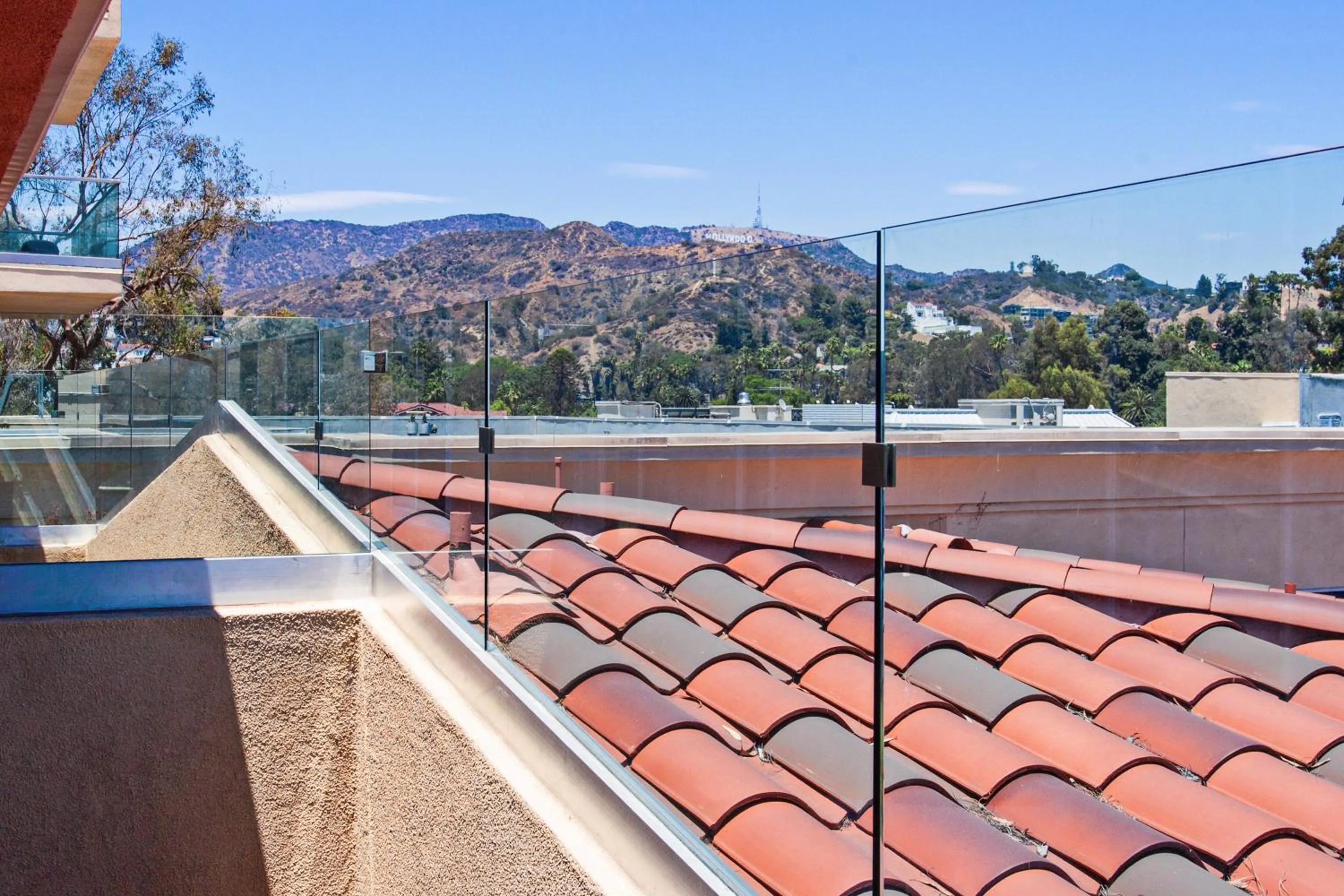 Photo of the whole room in Holiday Inn Express Hollywood Walk of Fame by IHG