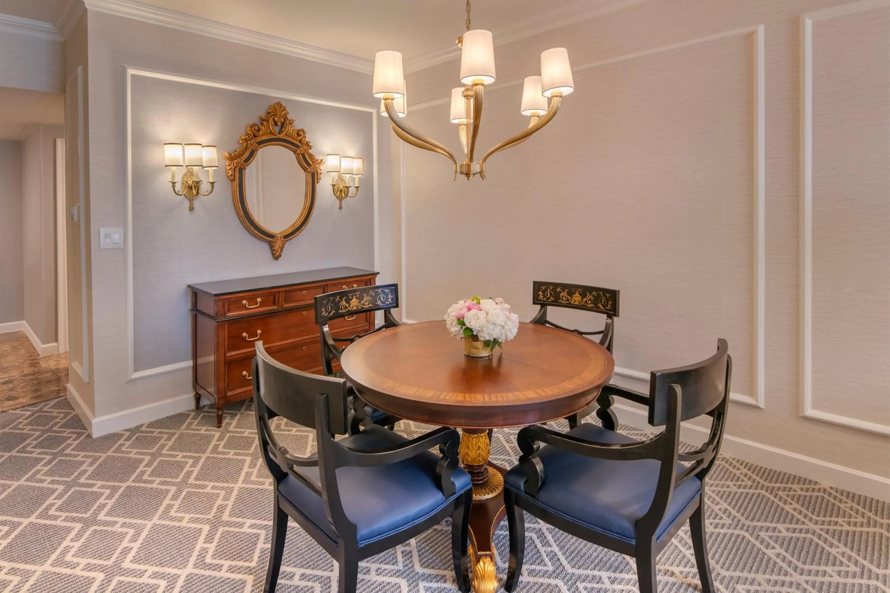 Seating area in Willard InterContinental Washington by IHG