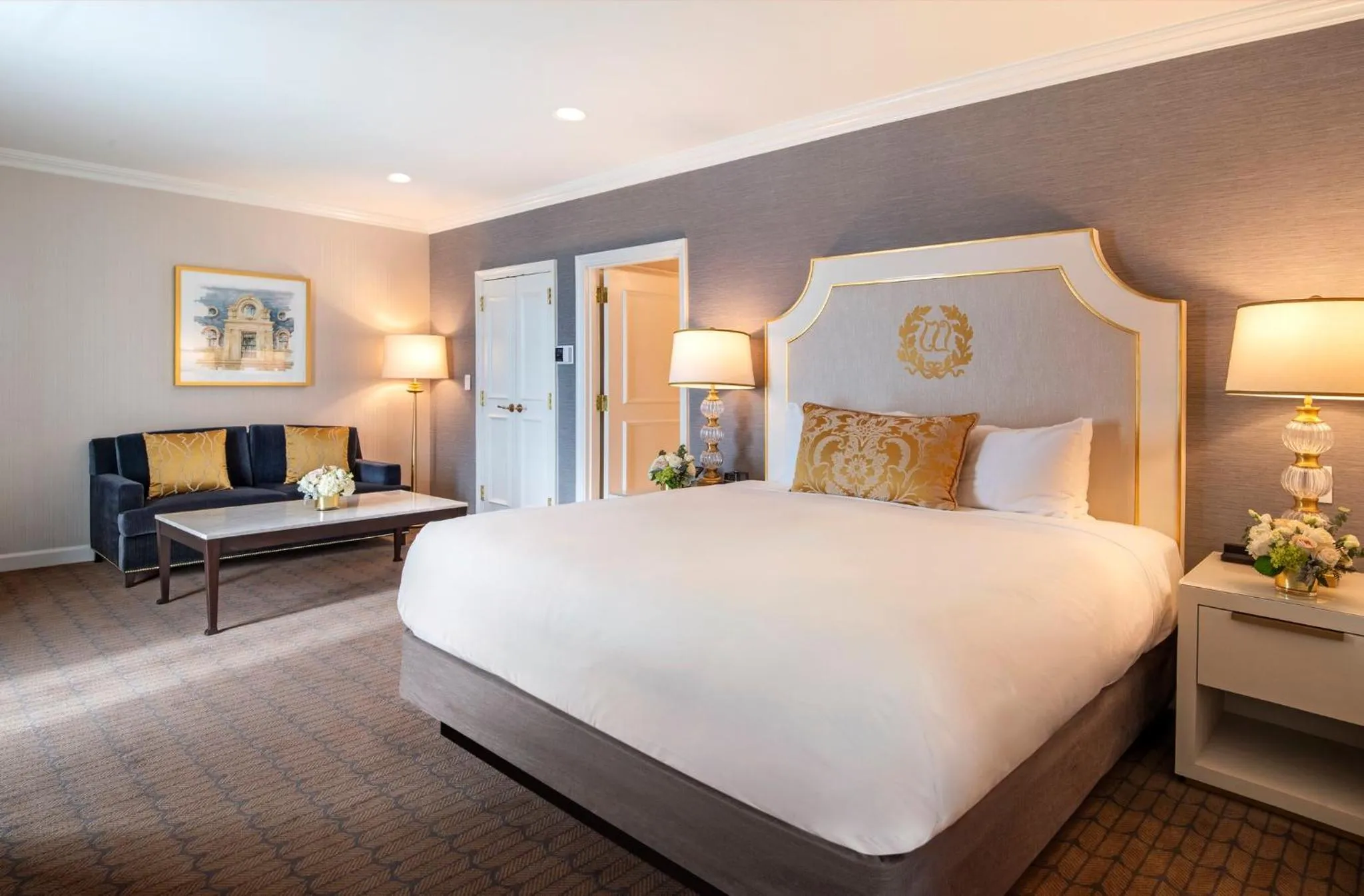 Photo of the whole room, Bed in Willard InterContinental Washington by IHG